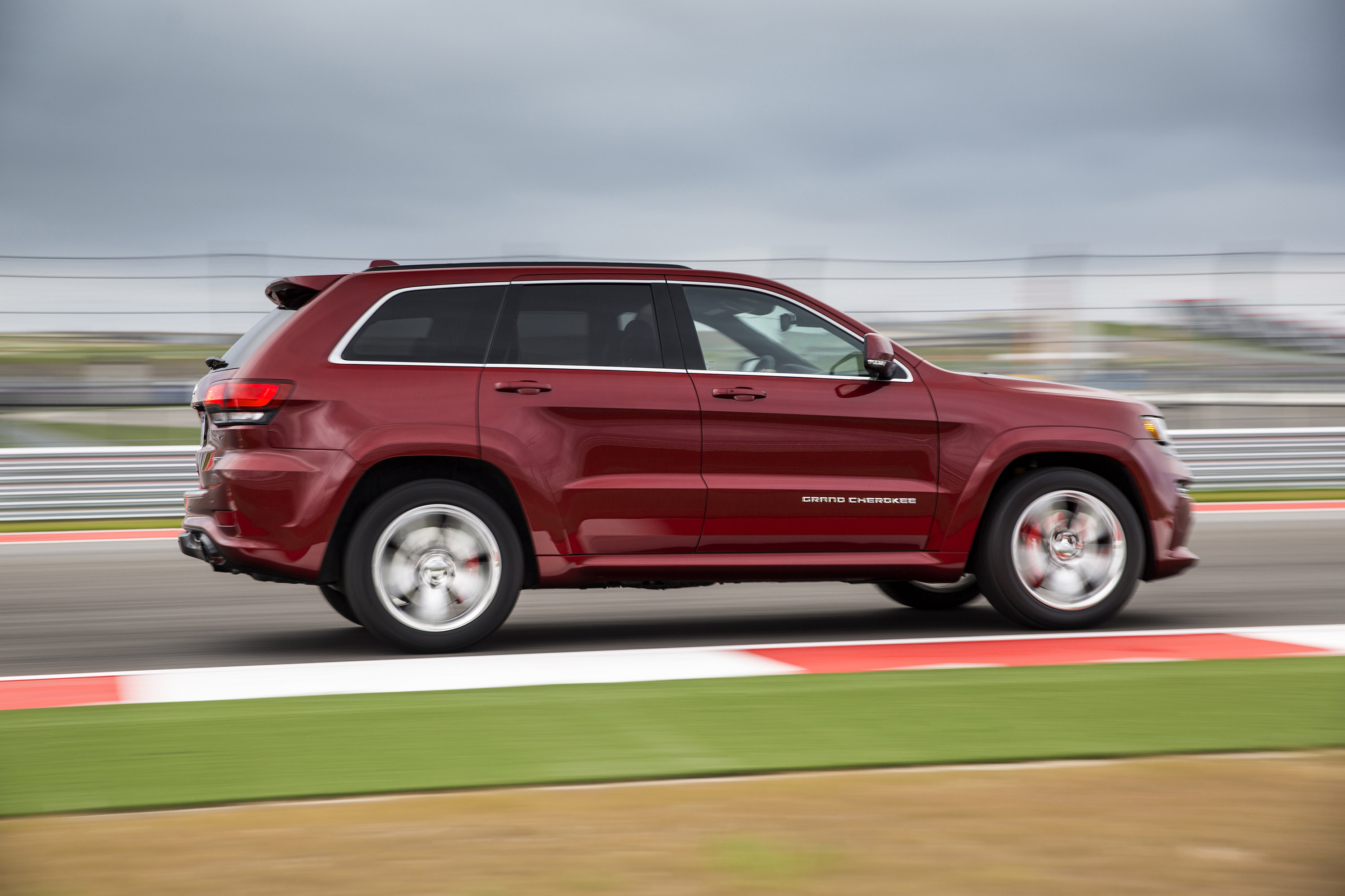 Jeep Grand Cherokee SRT photo #27