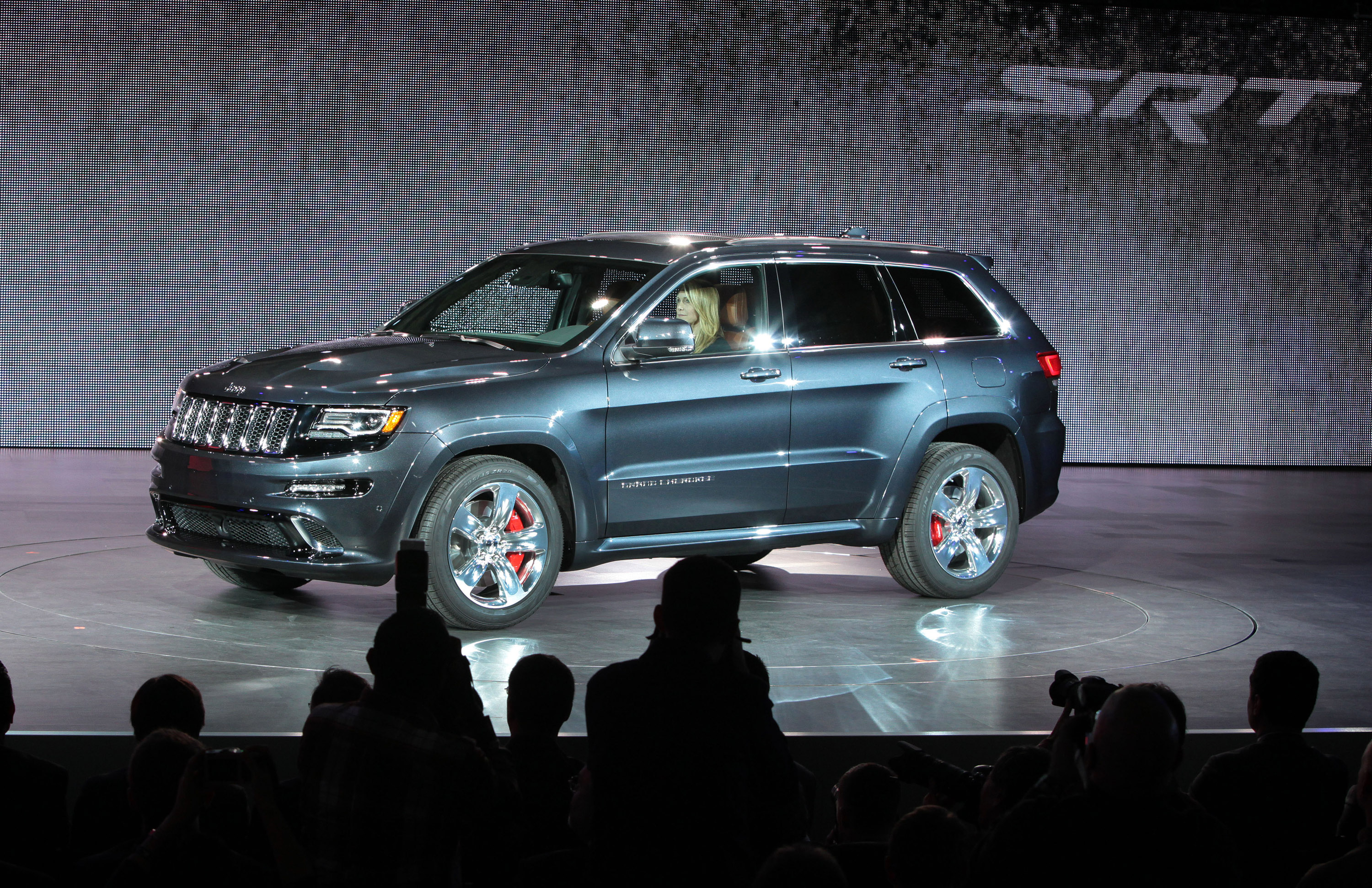 Jeep Grand Cherokee SRT photo #32