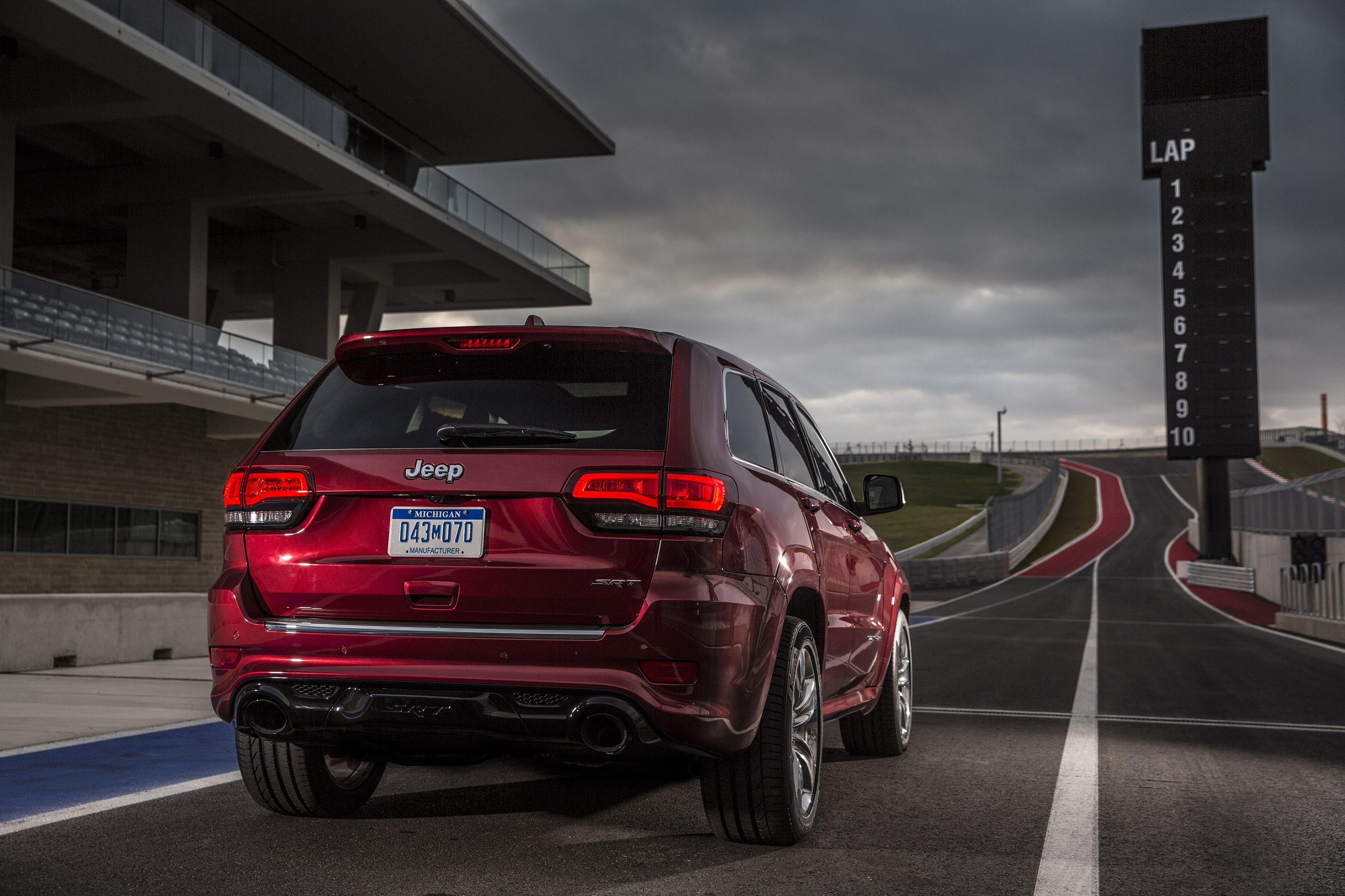 Jeep Grand Cherokee SRT photo #45