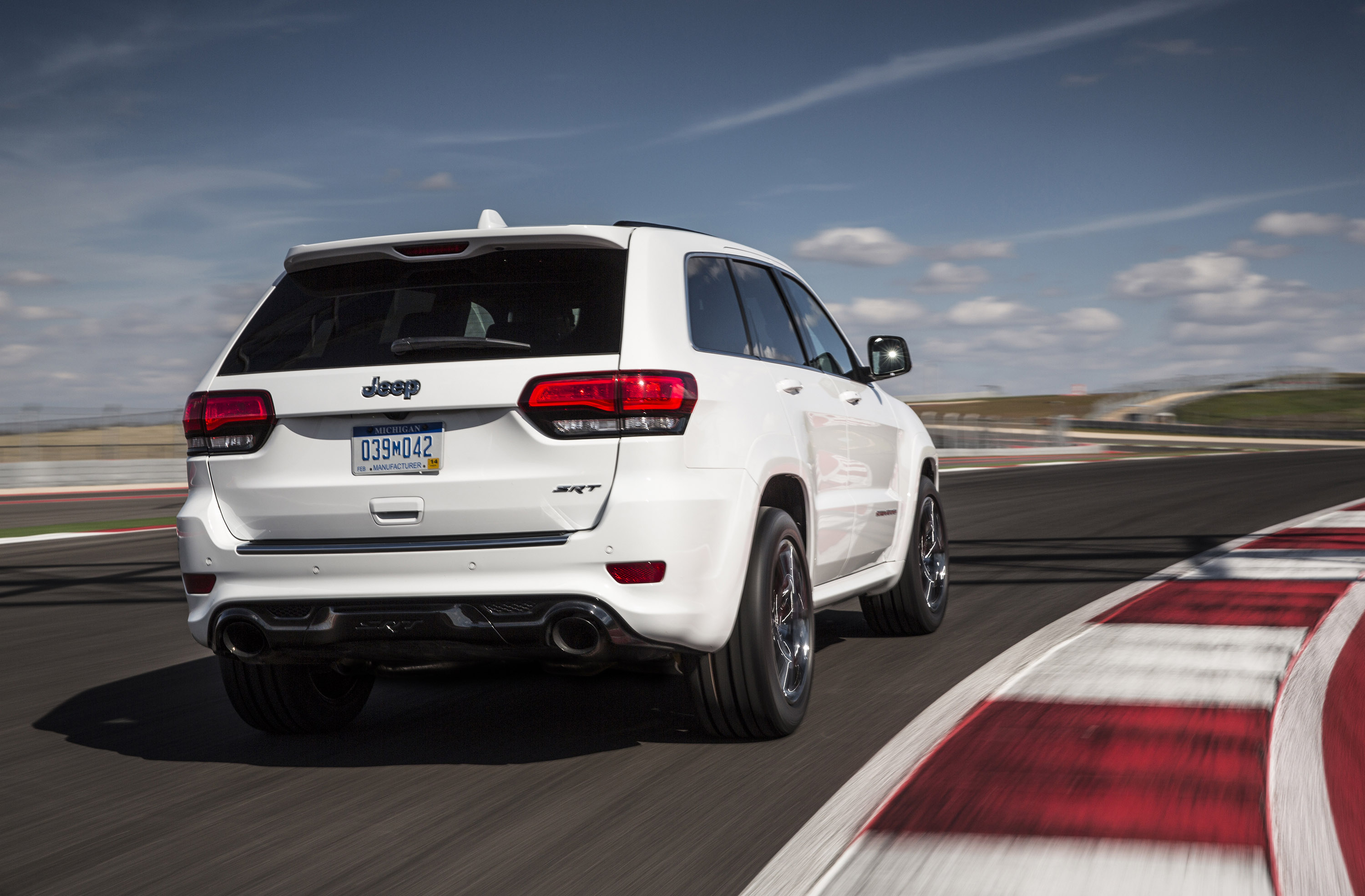 Jeep Grand Cherokee SRT photo #50
