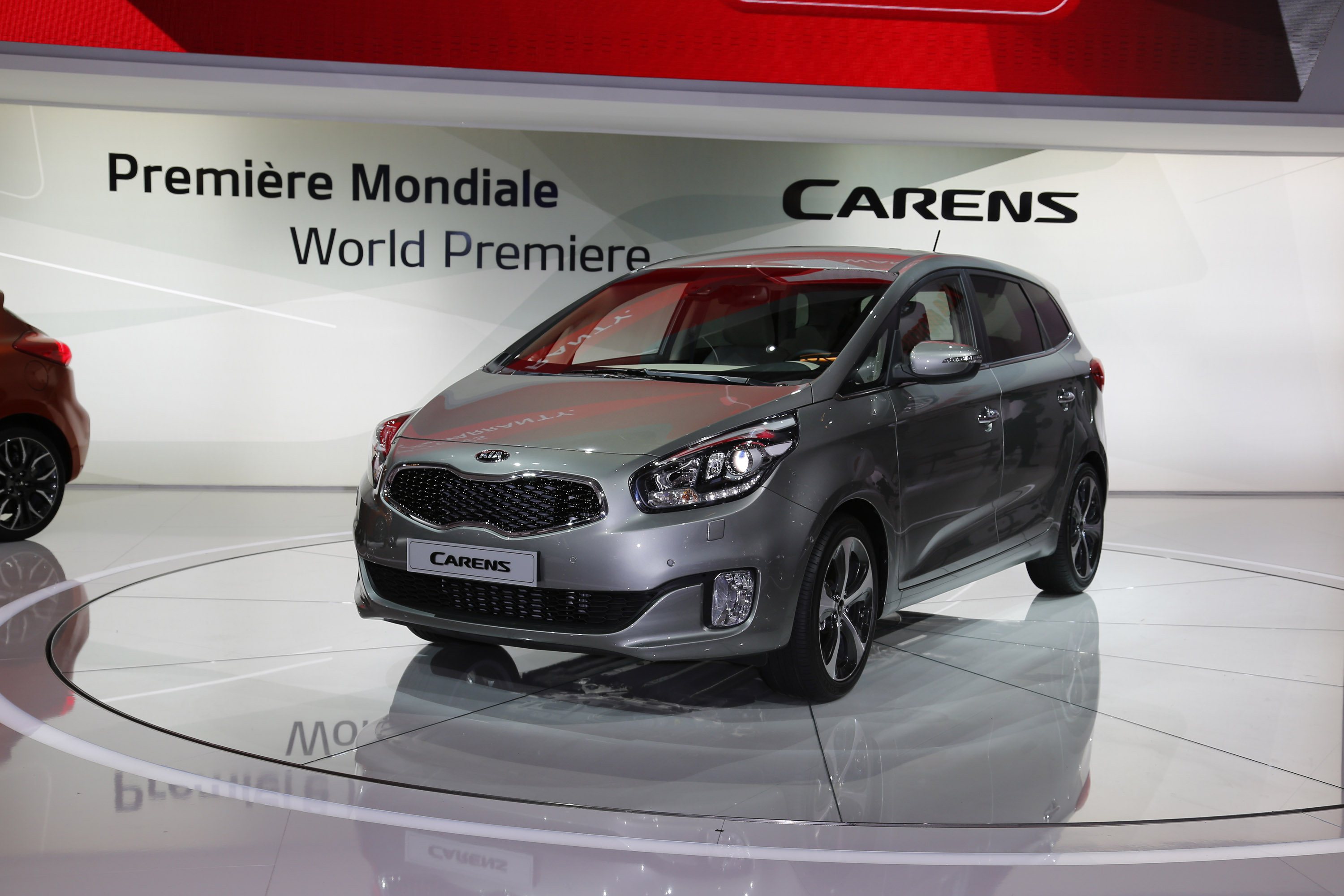 Kia Carens-Rondo photo #6