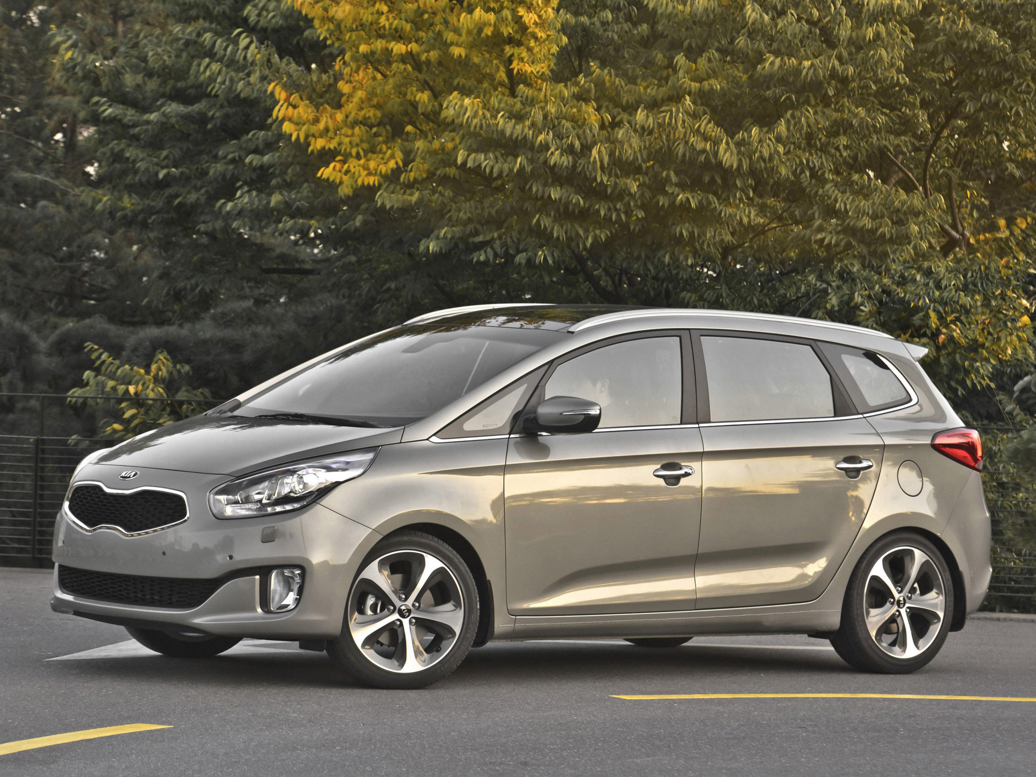 Kia Carens-Rondo photo #7