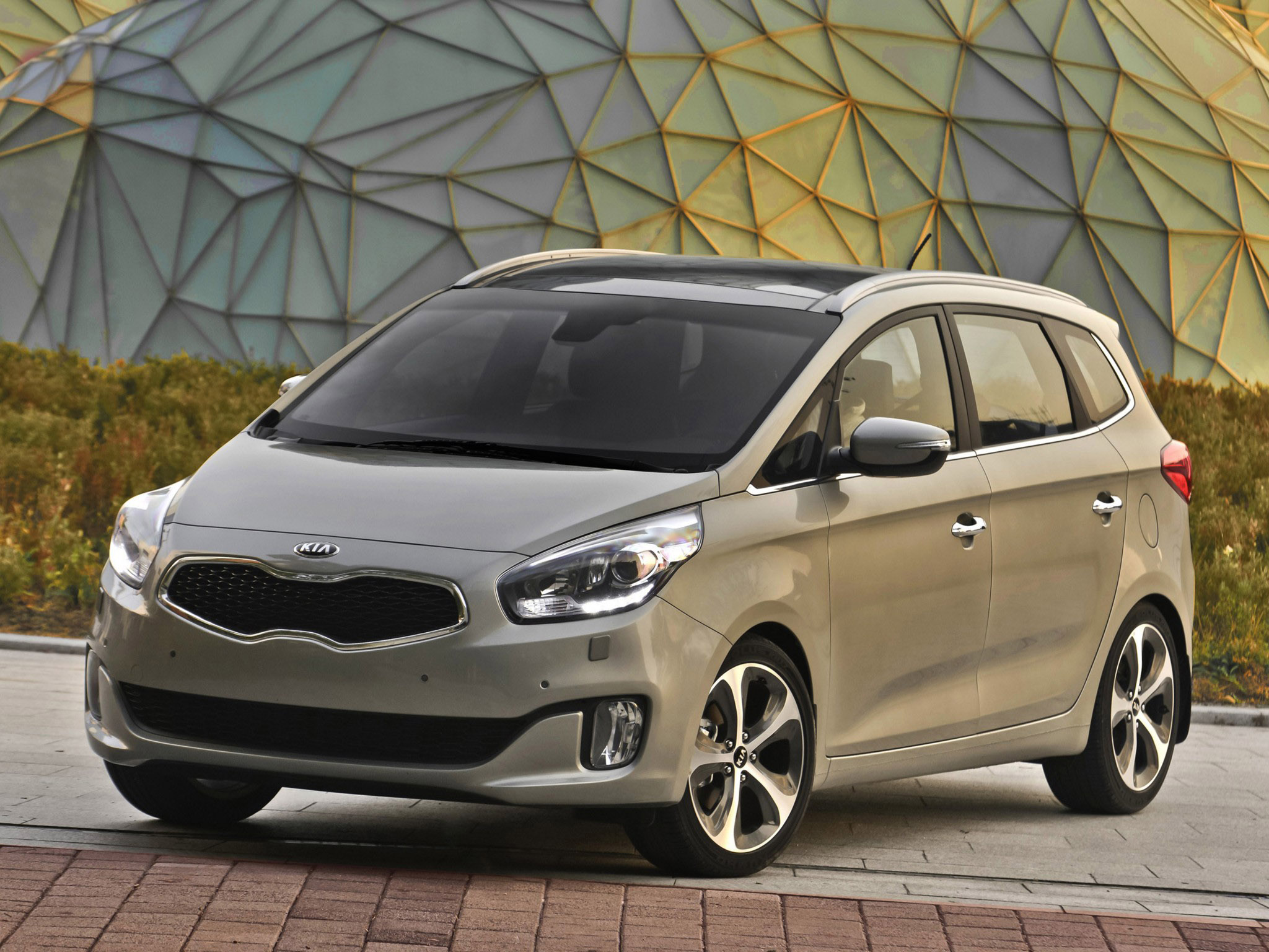 Kia Carens-Rondo photo #8