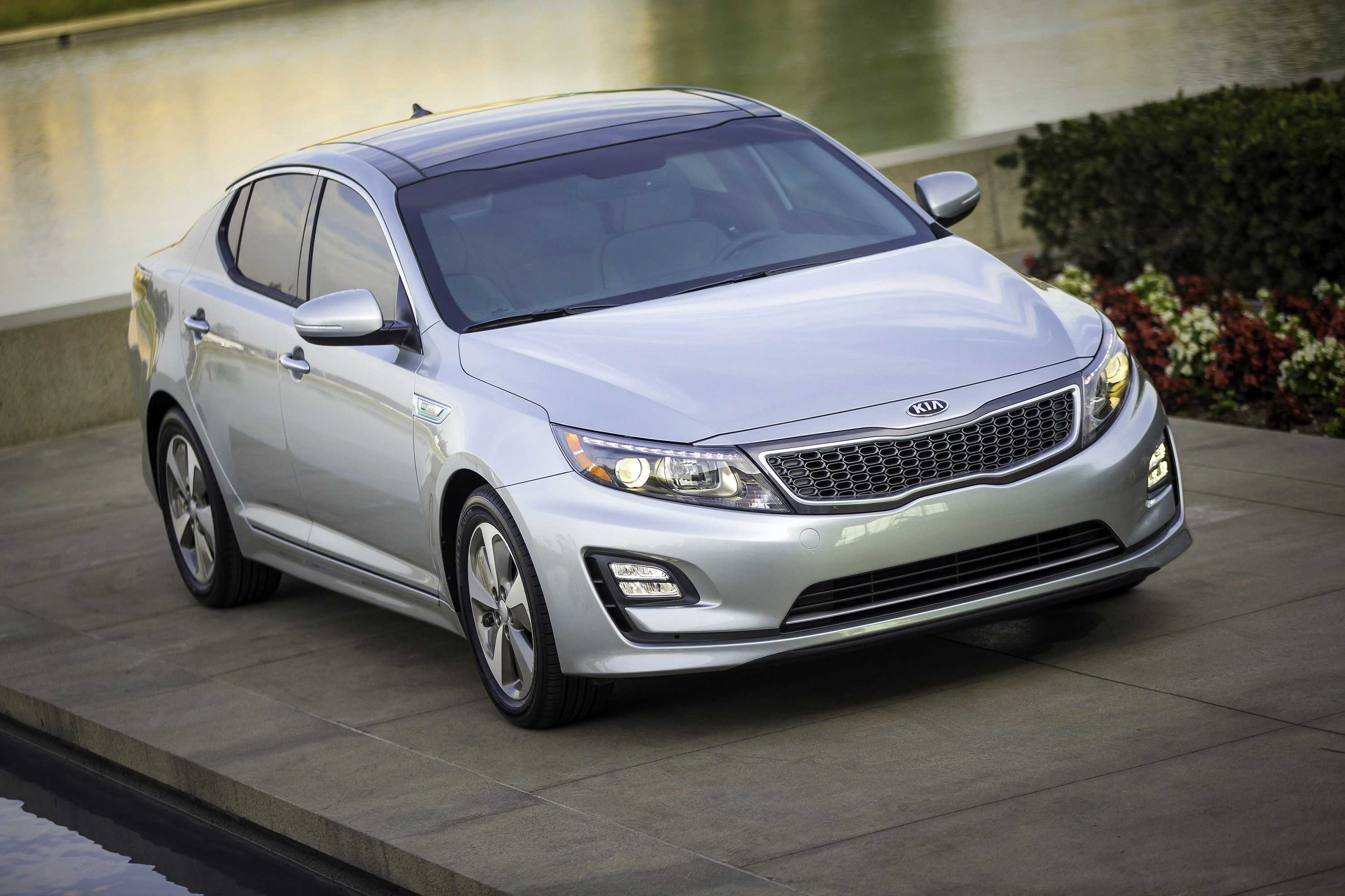 Kia Optima Hybrid photo #1