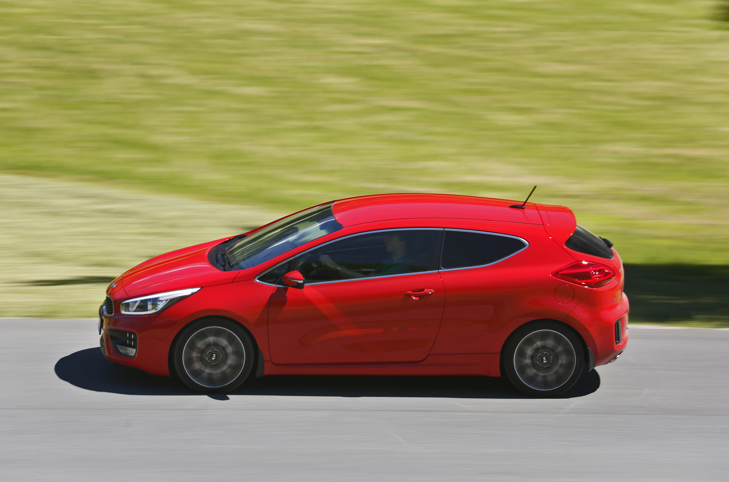 Kia Pro Ceed GT 3-door photo #15