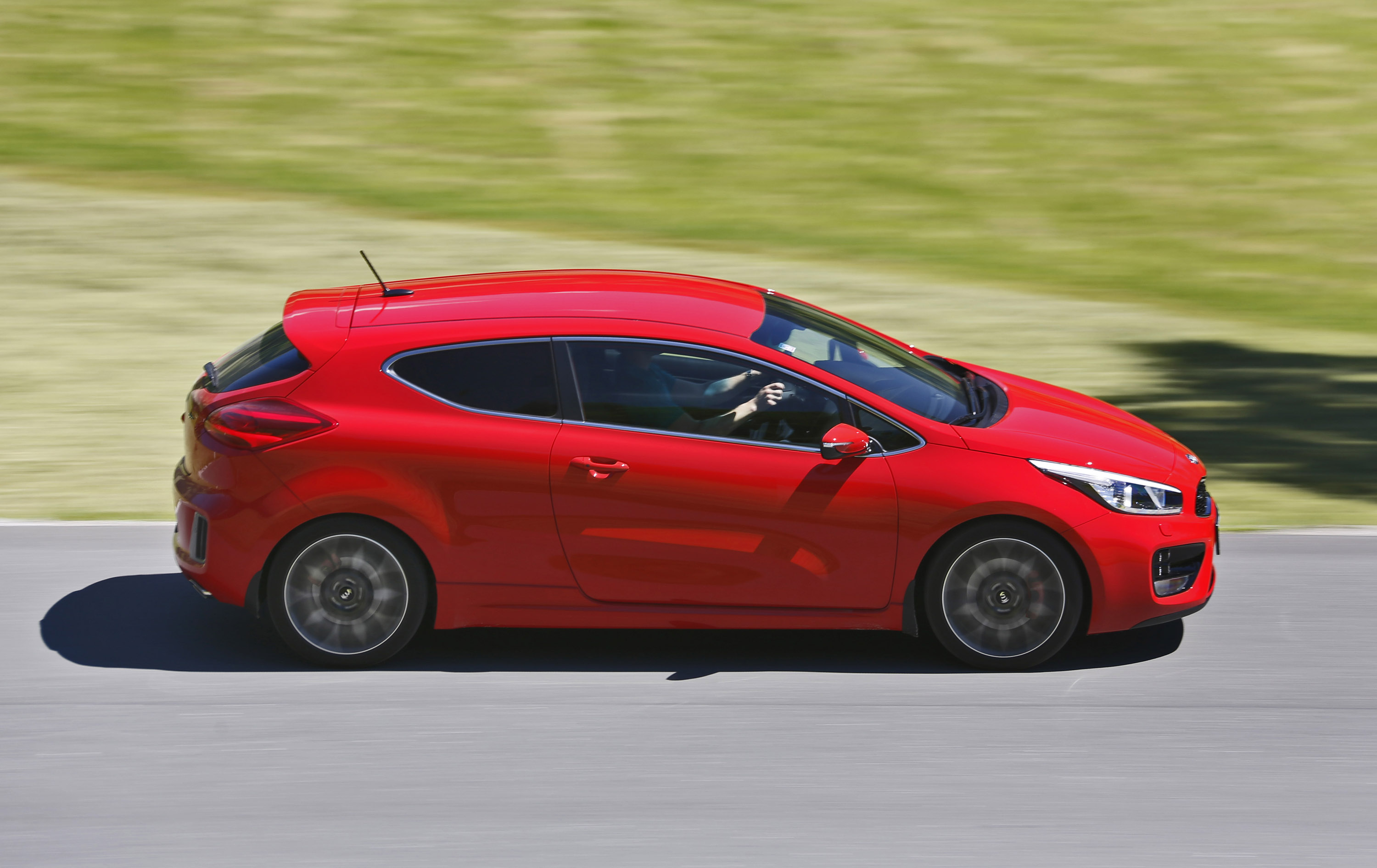 Kia Pro Ceed GT 3-door photo #16
