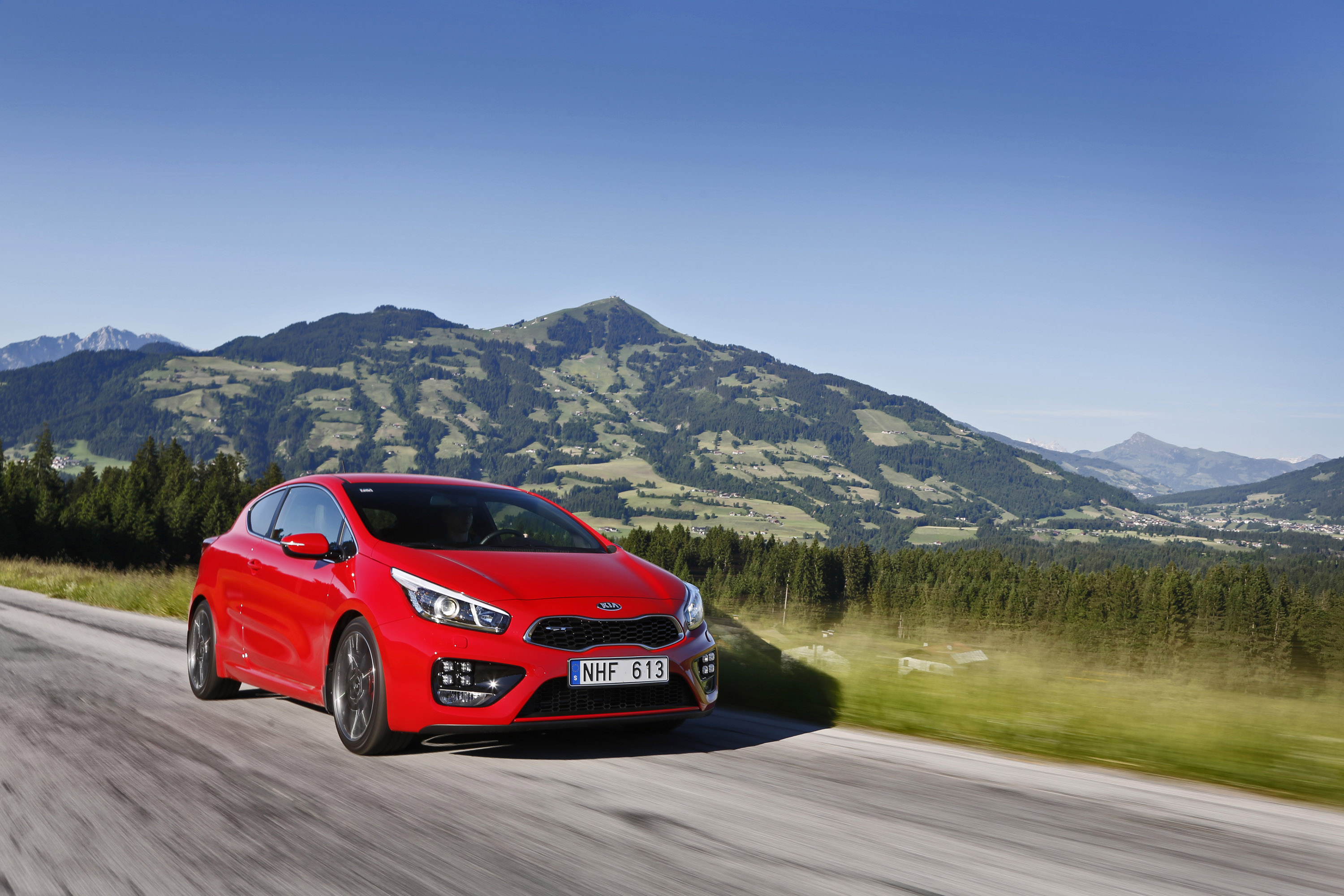 Kia Pro Ceed GT 3-door photo #17