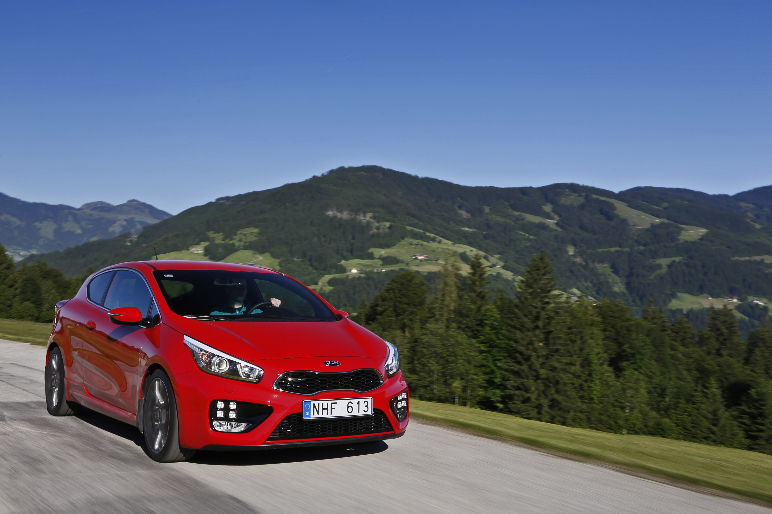 Kia Pro Ceed GT 3-door photo #18