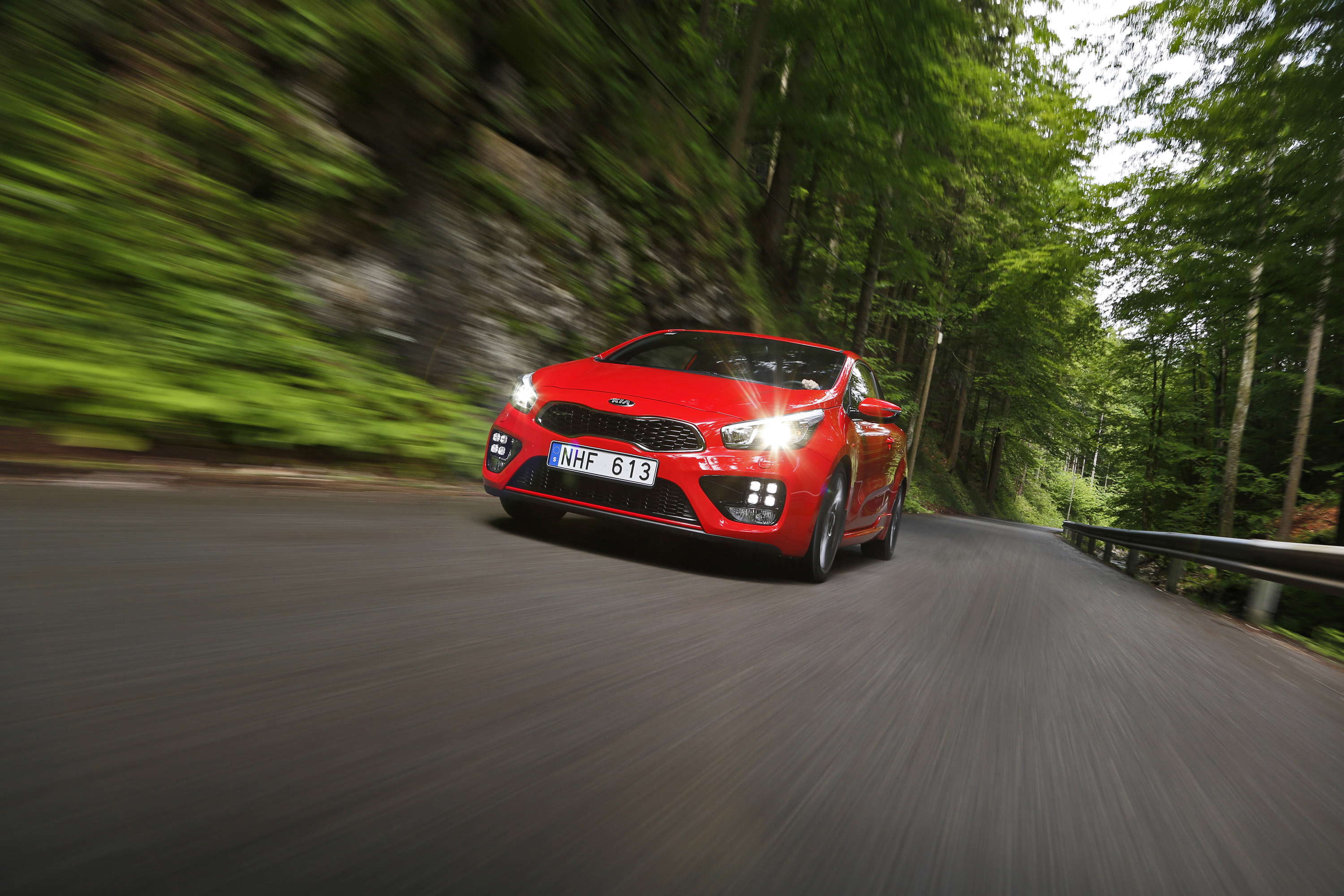 Kia Pro Ceed GT 3-door photo #22