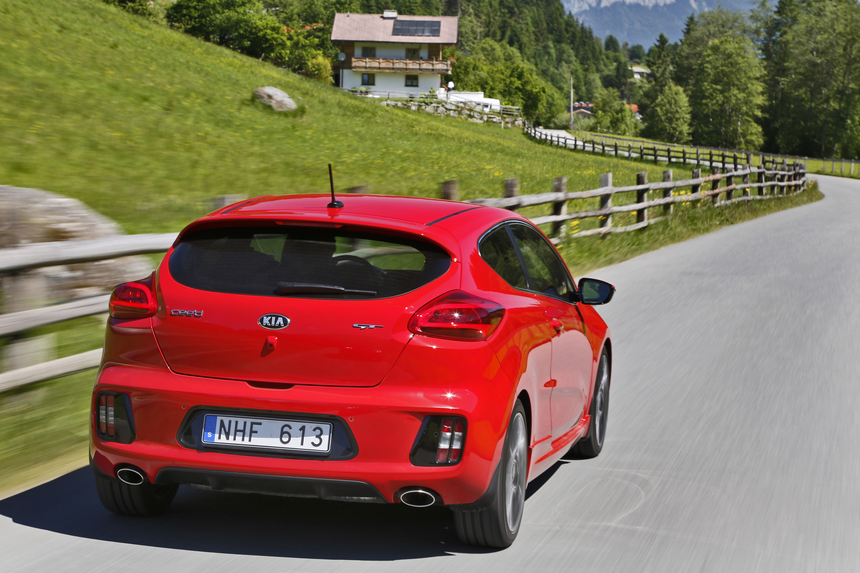 Kia Pro Ceed GT 3-door photo #40