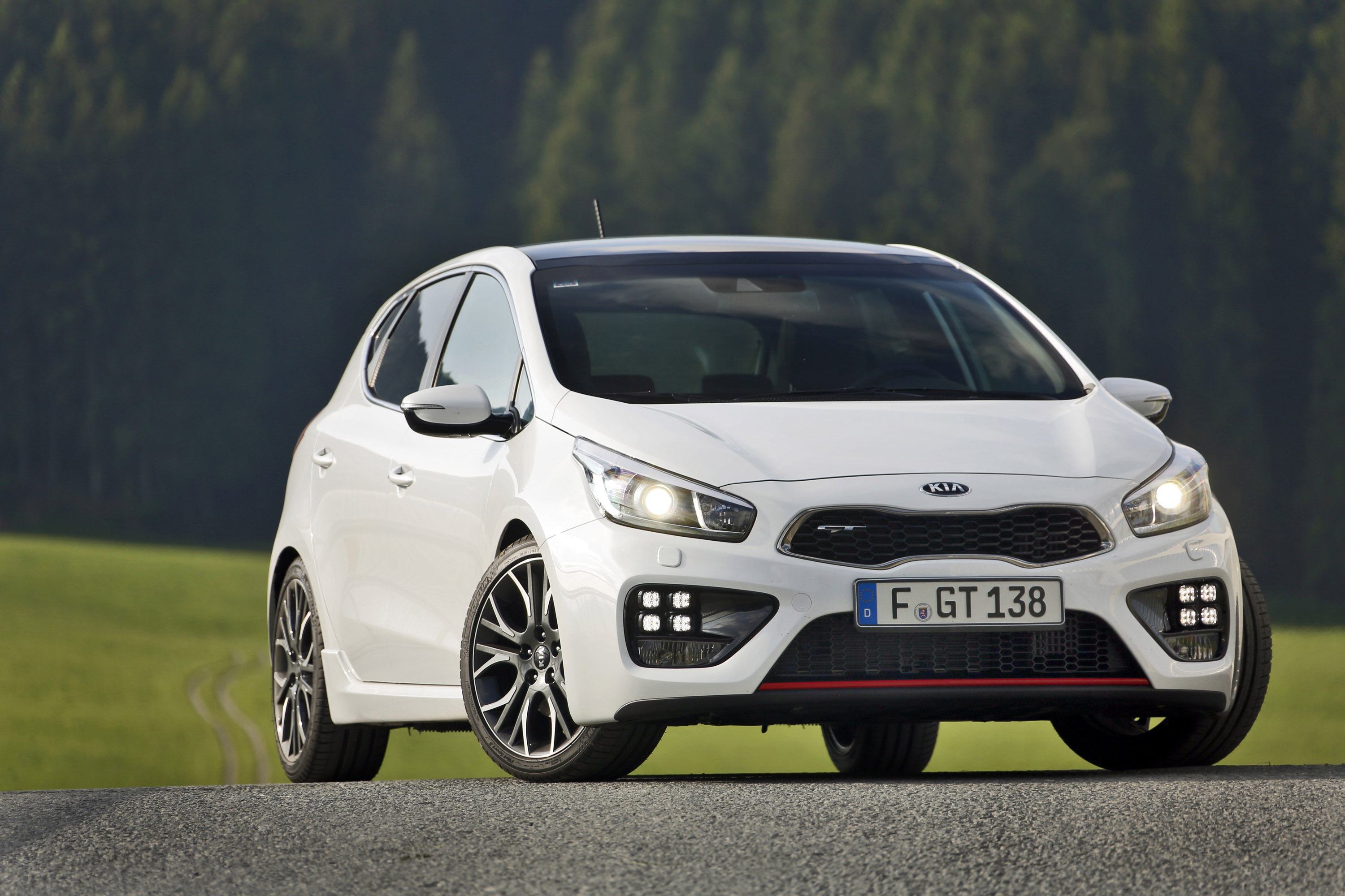 Kia Pro Ceed GT 5-door photo #1