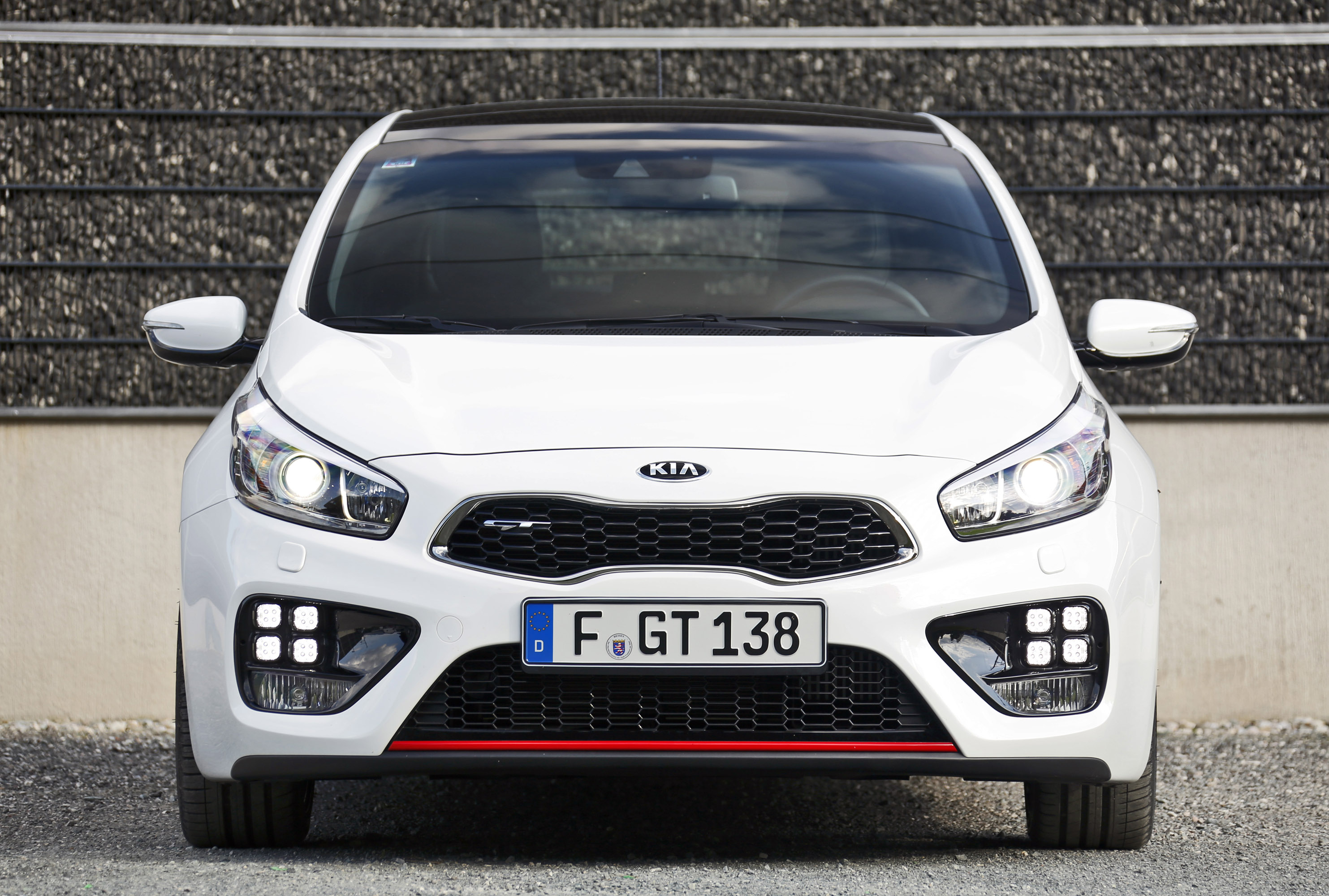 Kia Pro Ceed GT 5-door photo #2