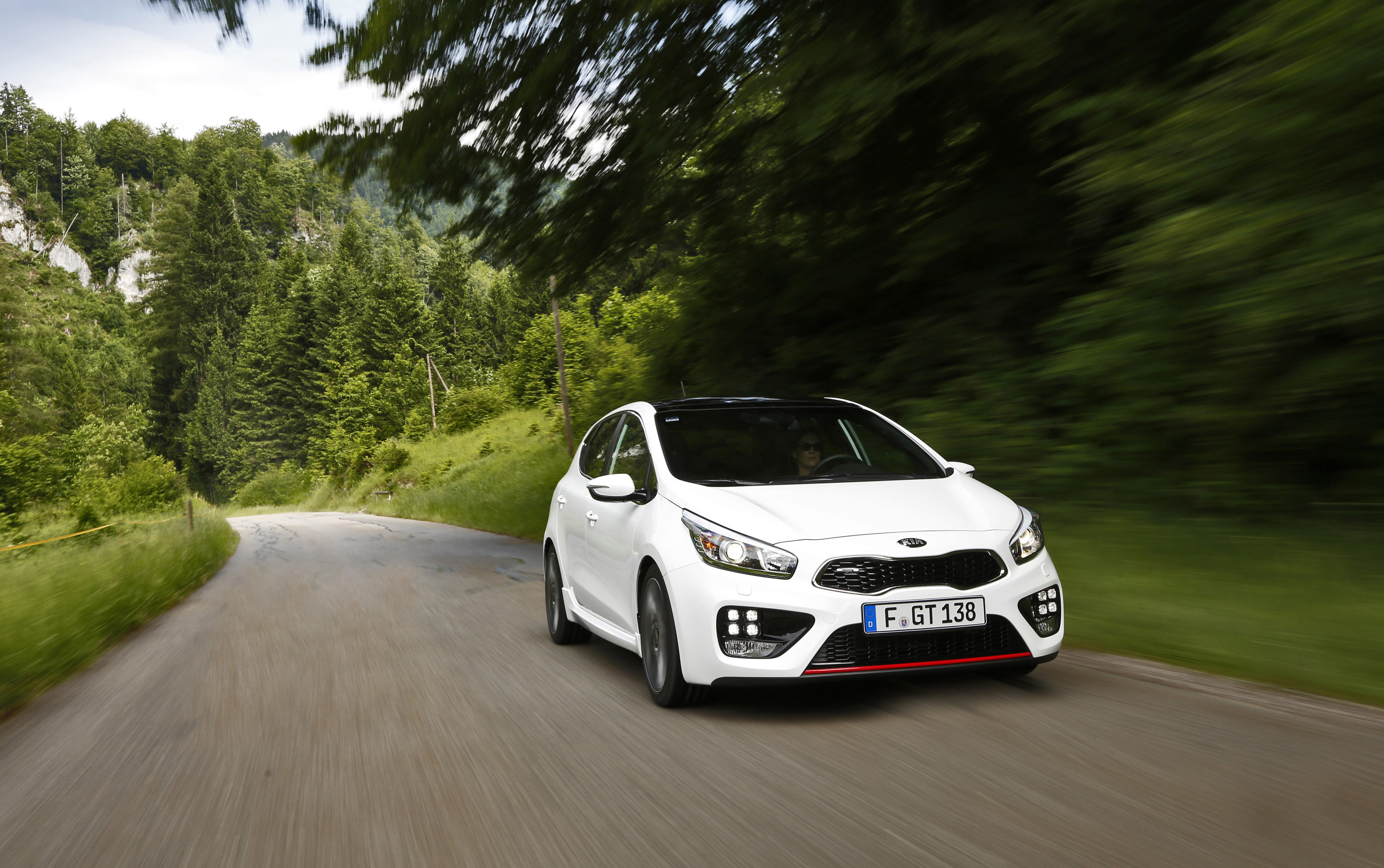 Kia Pro Ceed GT 5-door photo #15