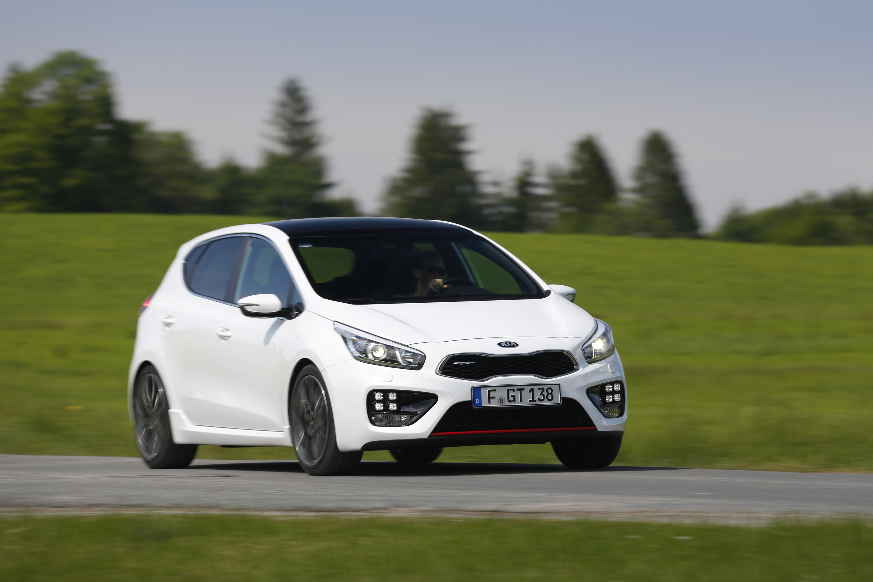 Kia Pro Ceed GT 5-door photo #16