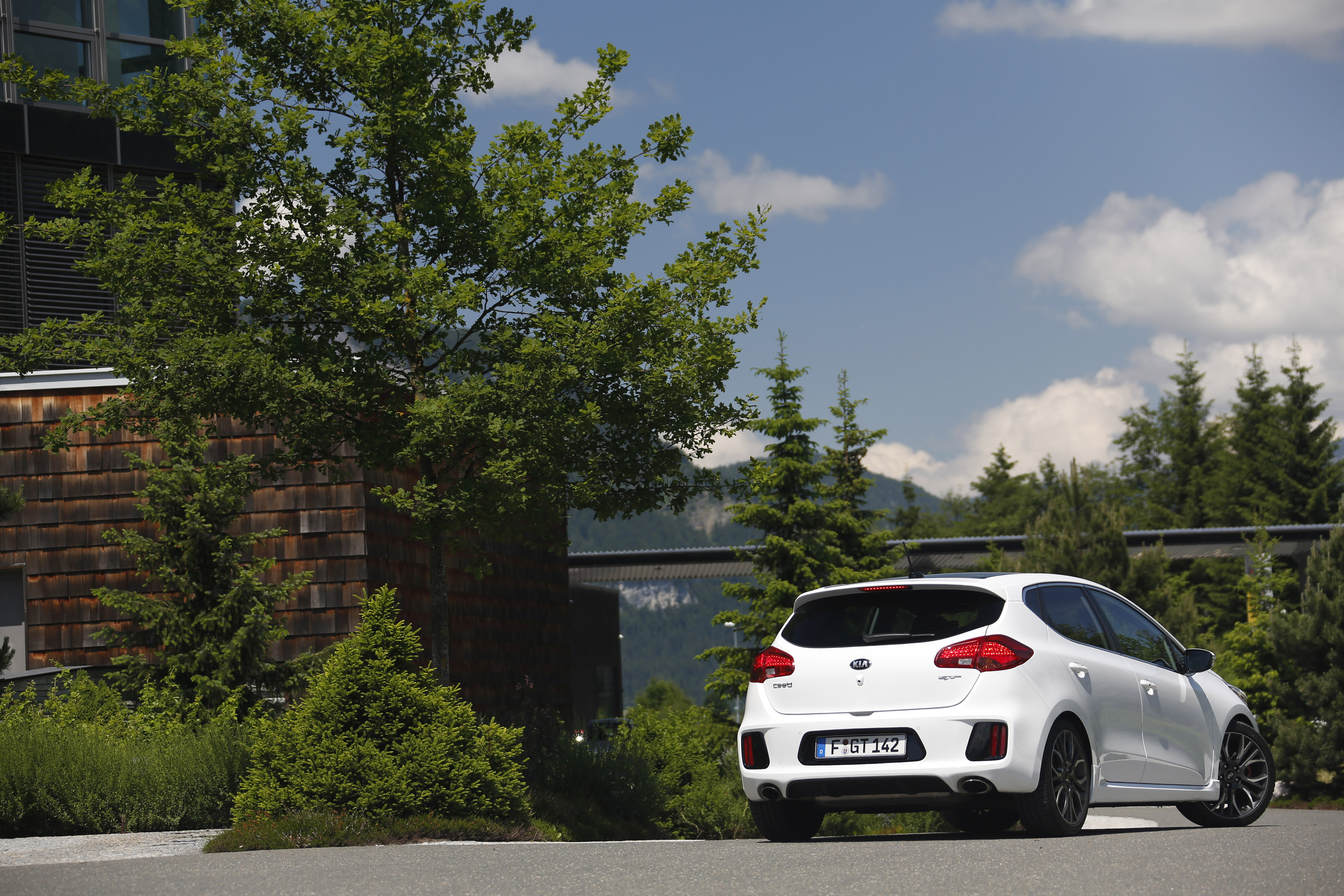 Kia Pro Ceed GT 5-door photo #67