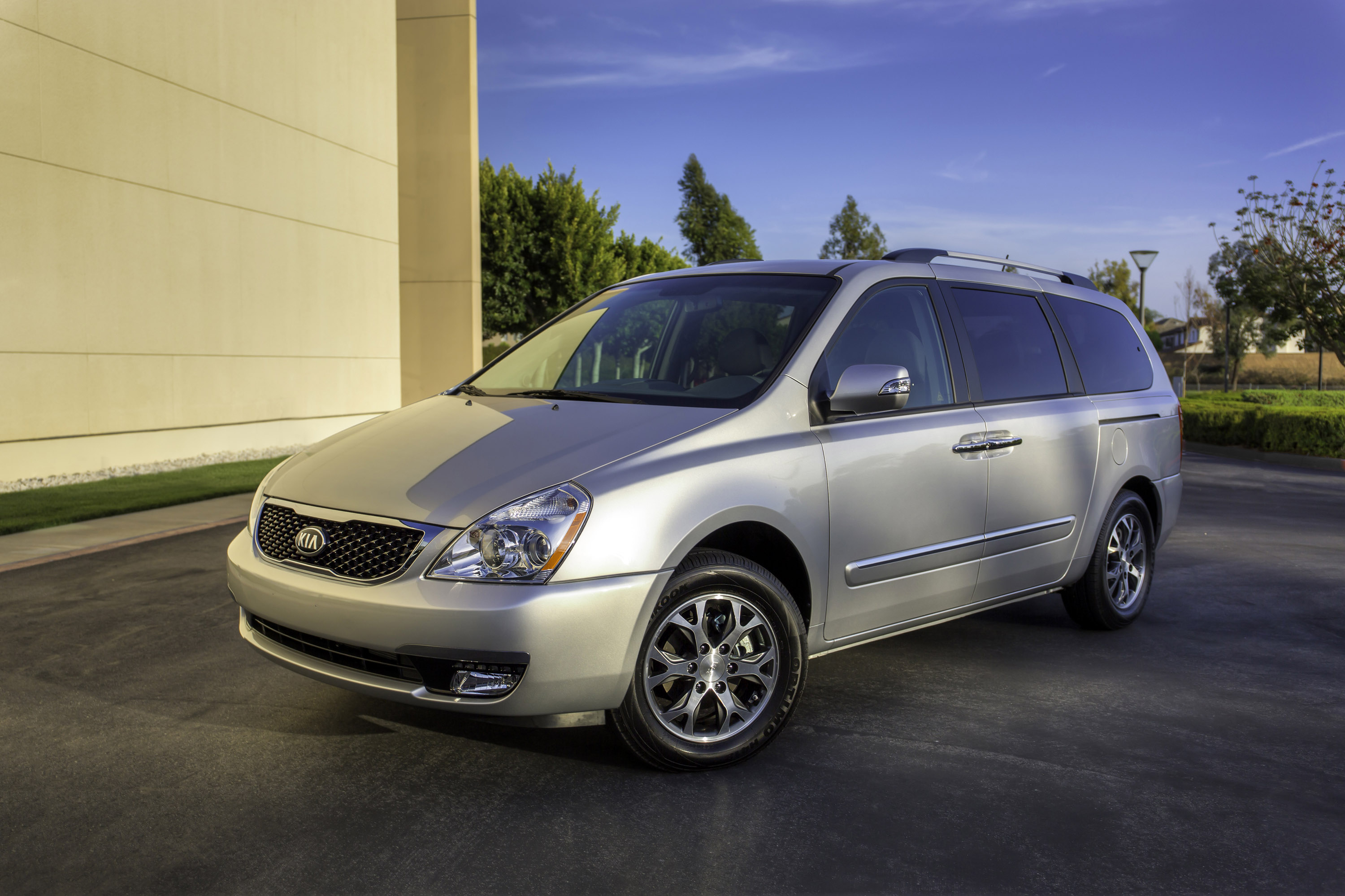 Kia Sedona photo #1