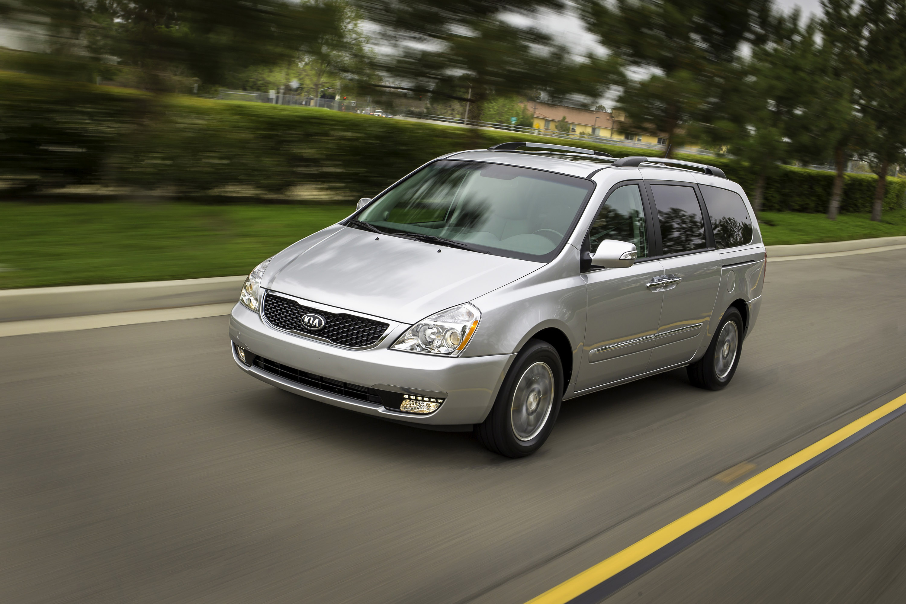 Kia Sedona photo #2