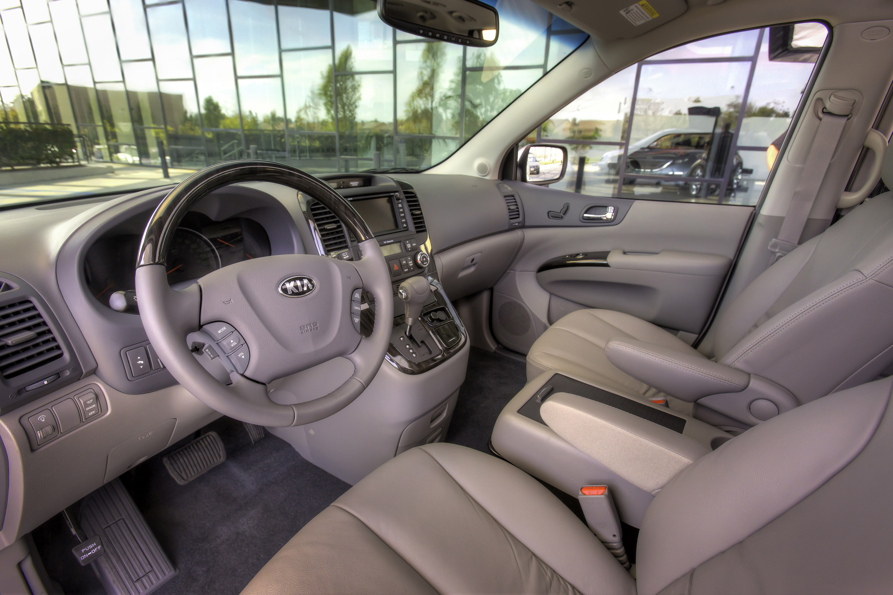 Kia Sedona photo #14