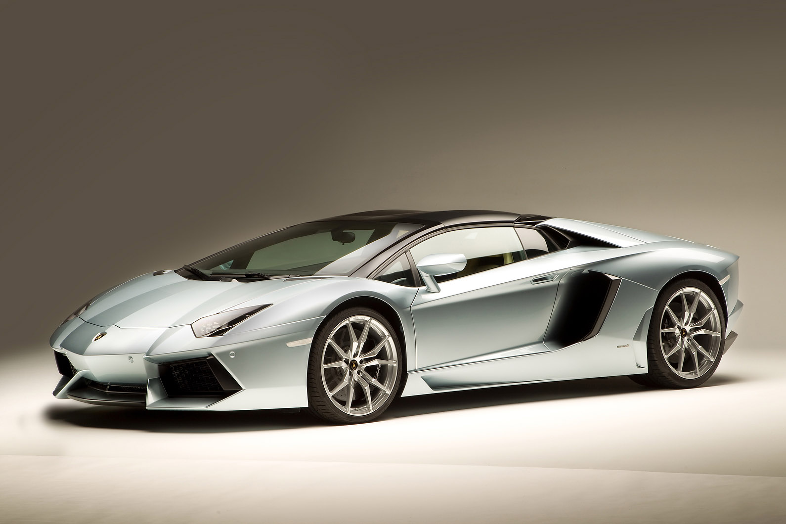 Lamborghini Aventador LP700-4 Roadster photo #2