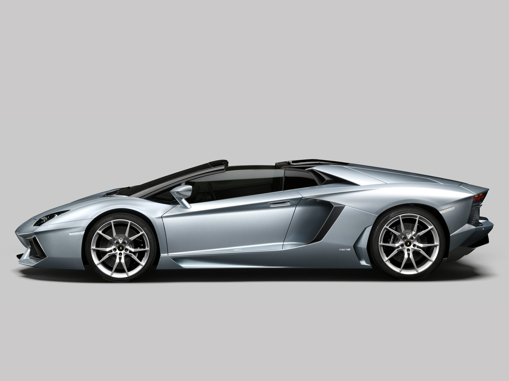 Lamborghini Aventador LP700-4 Roadster photo #32