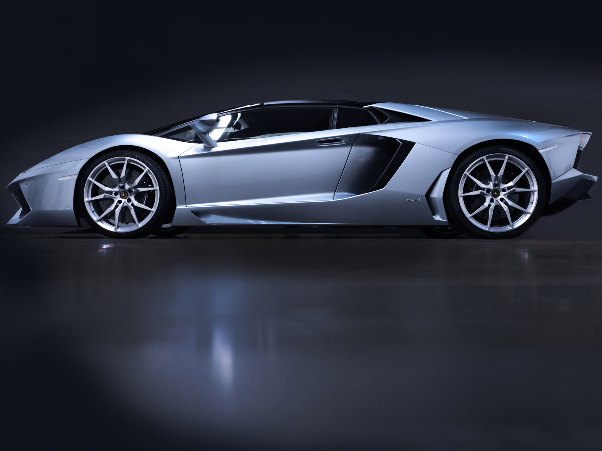 Lamborghini Aventador LP700-4 Roadster photo #37