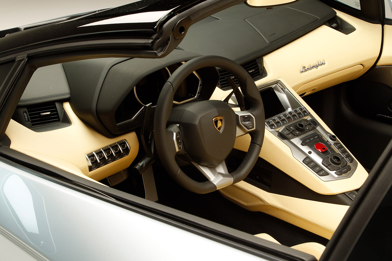 Lamborghini Aventador LP700-4 Roadster photo #44
