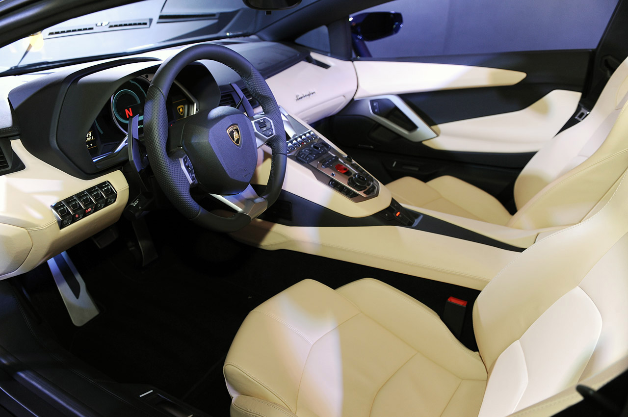 Lamborghini Aventador LP700-4 Roadster photo #50