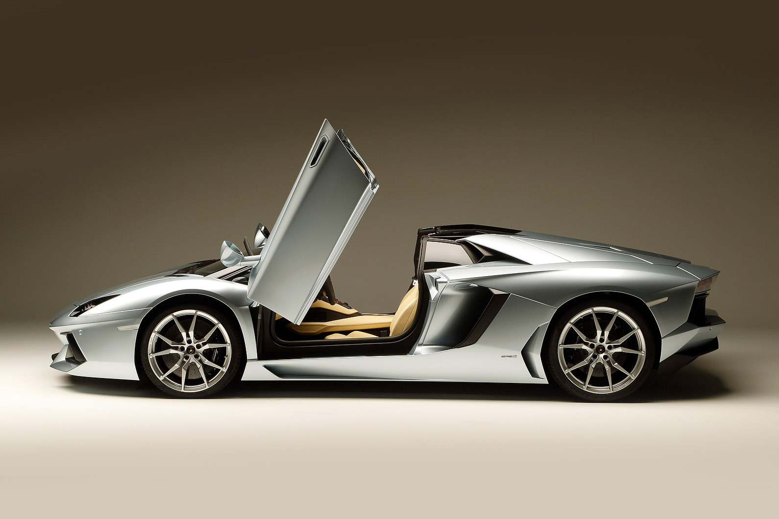 Lamborghini Aventador LP700-4 Roadster photo #56