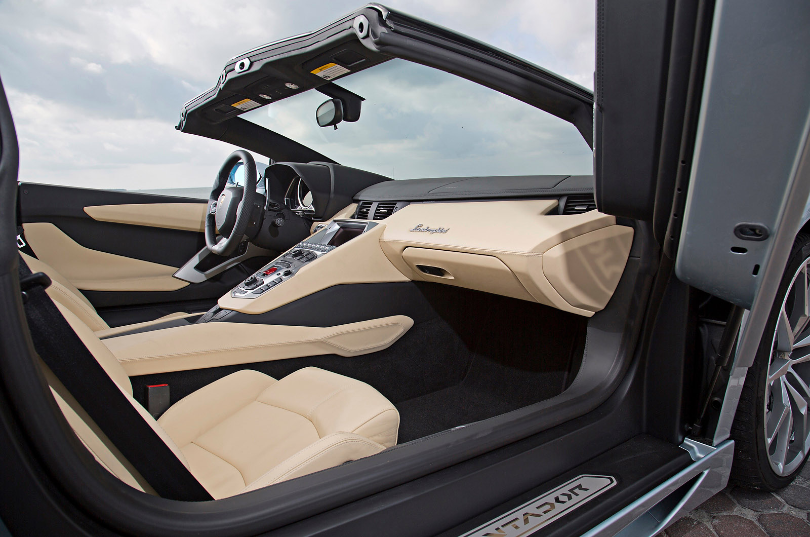 Lamborghini Aventador LP700-4 Roadster photo #59