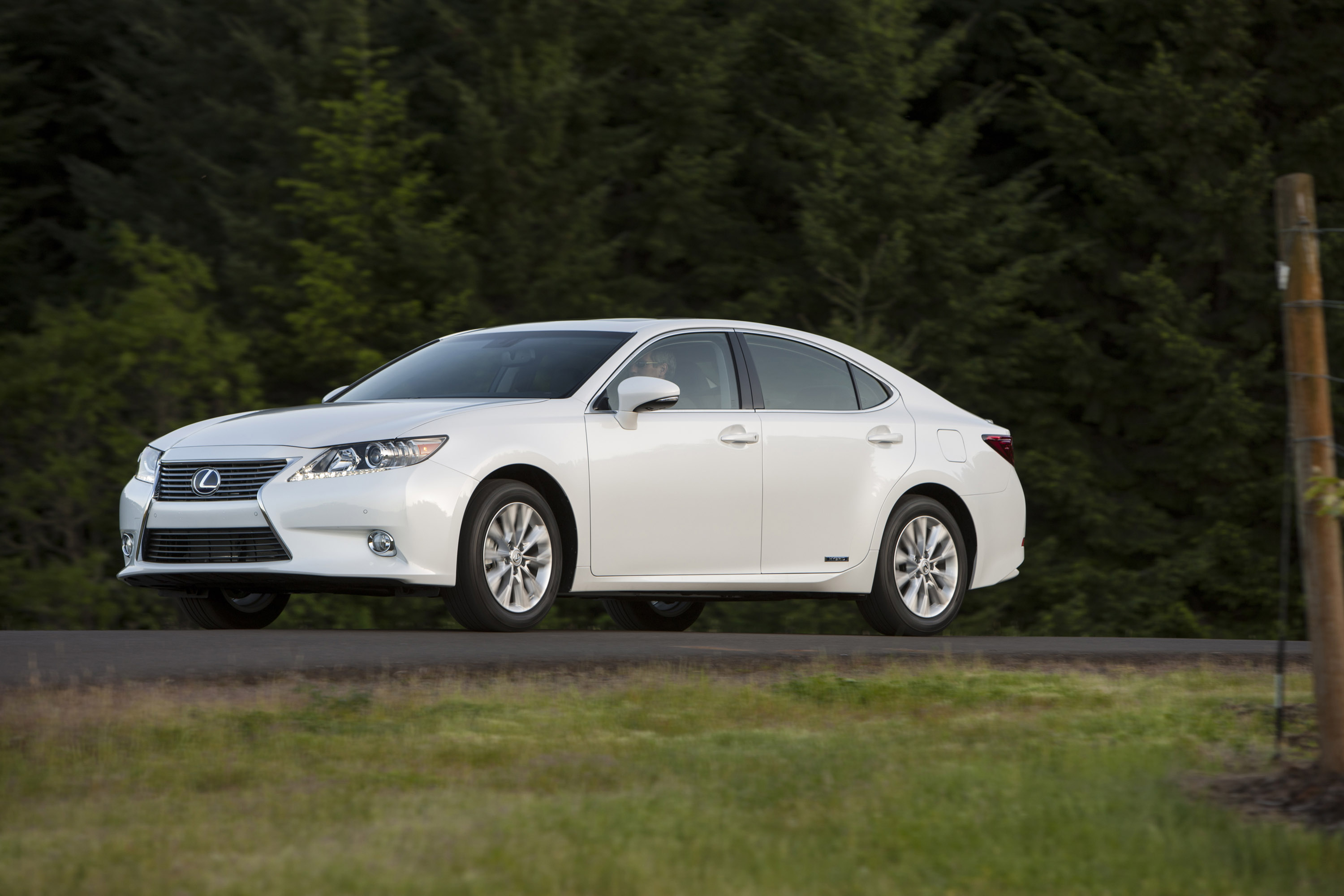 Lexus ES 300h photo #2