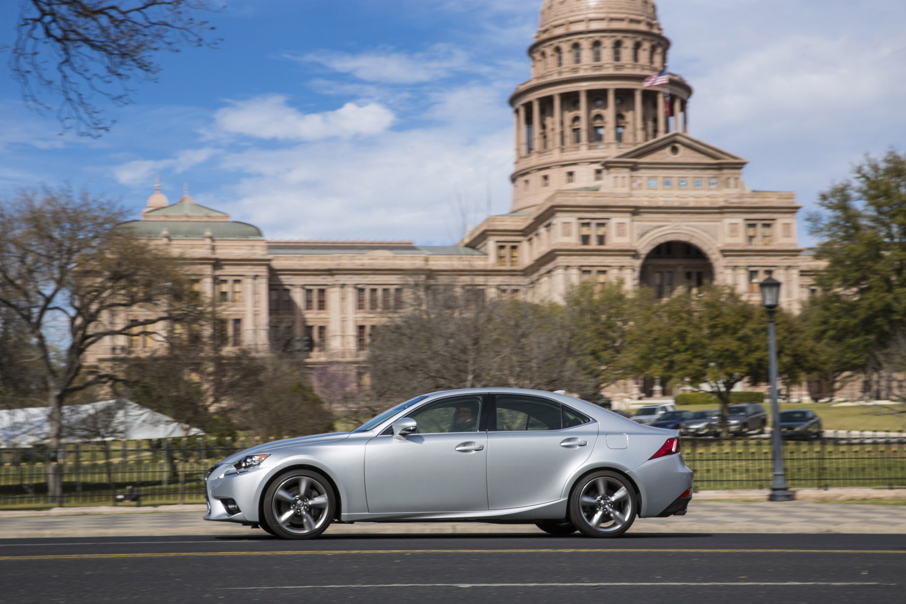 Lexus IS photo #5