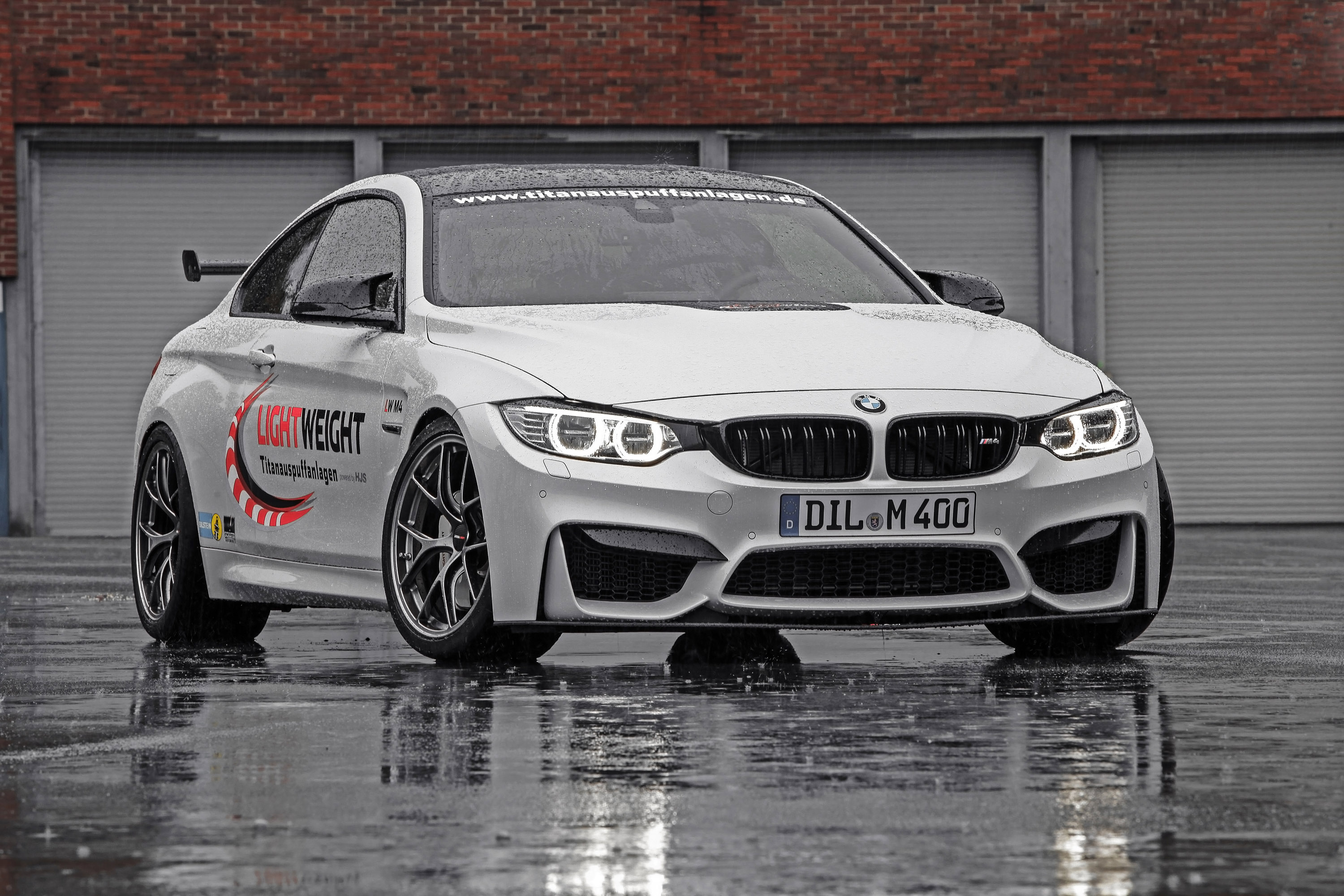 Lightweight BMW M4 photo #1