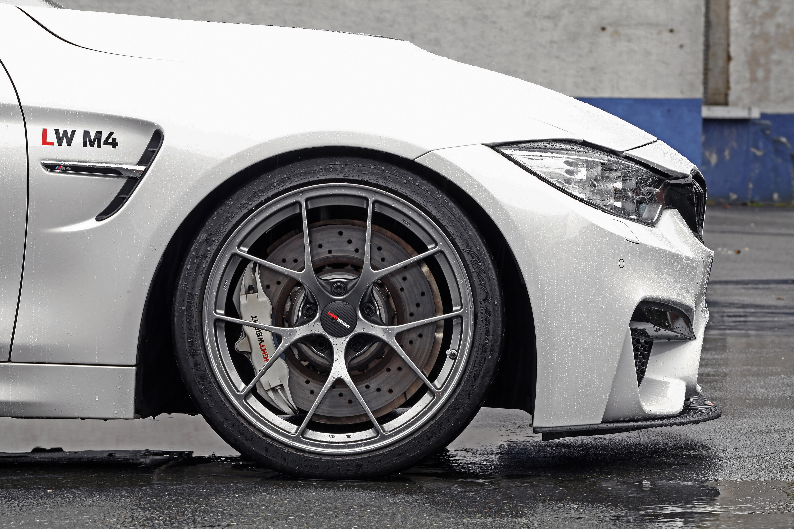 Lightweight BMW M4 photo #16