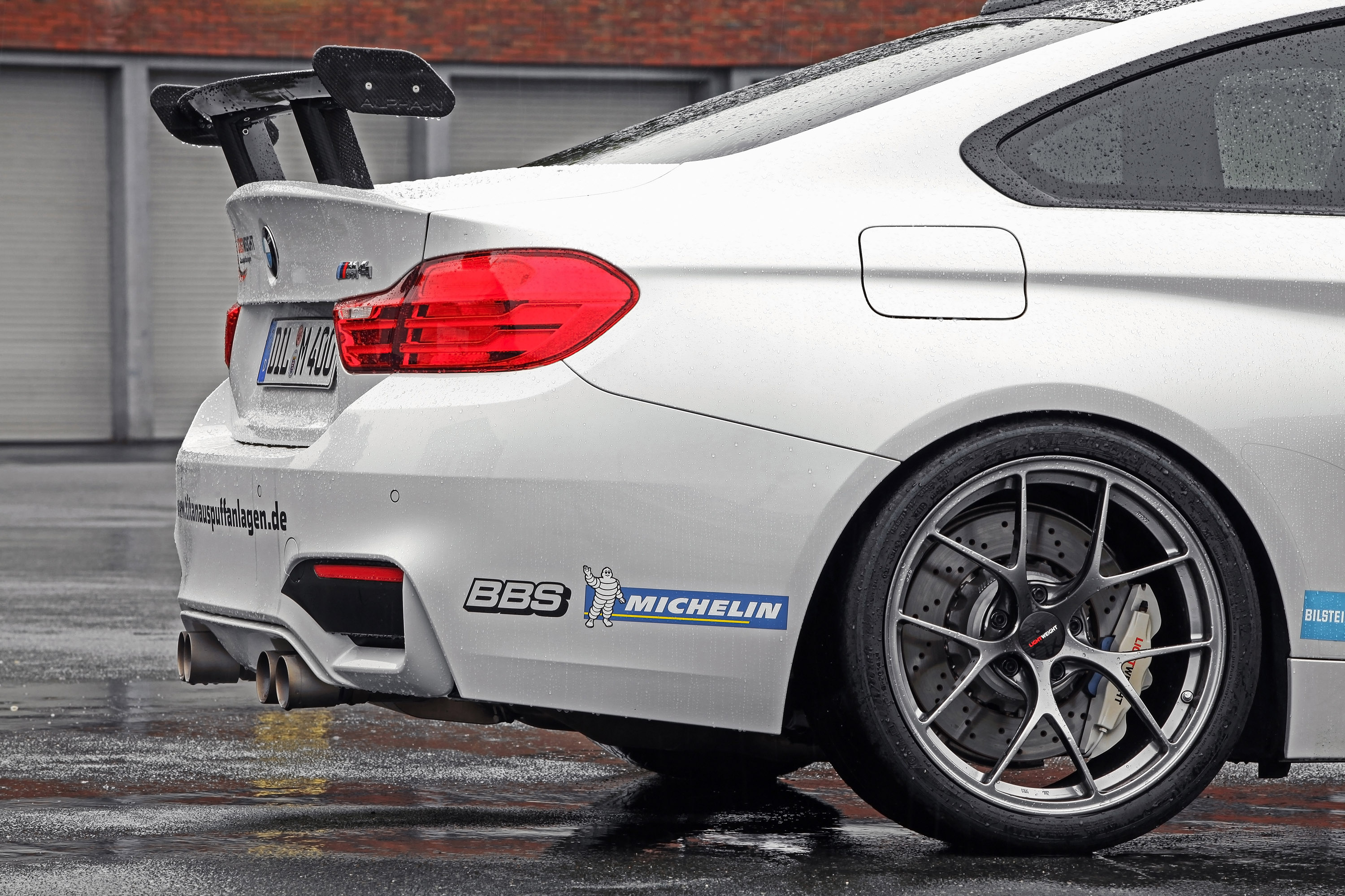Lightweight BMW M4 photo #17