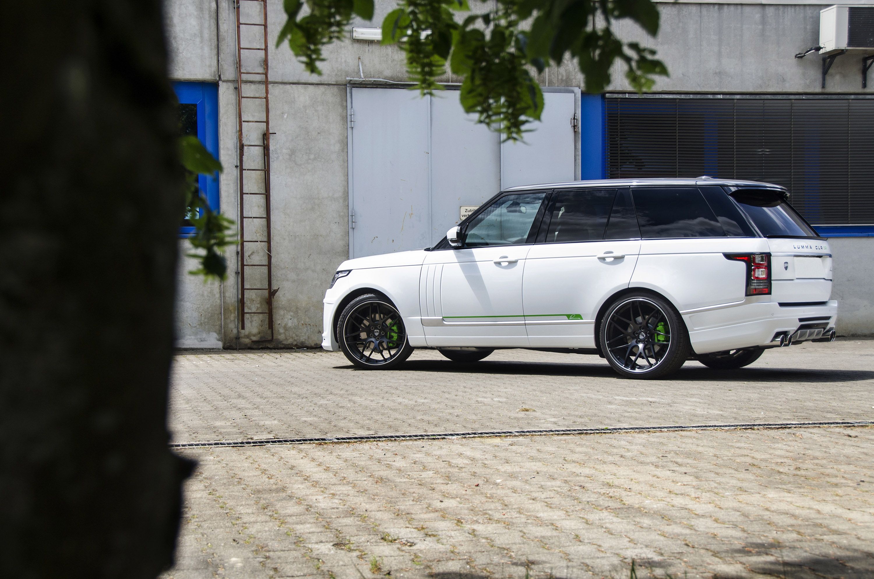 Lumma Design Range Rover Vogue CLR SR photo #17