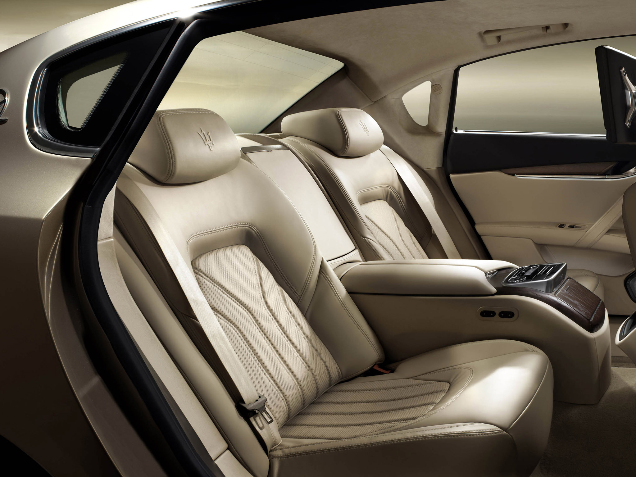 Maserati Quattroporte photo #42