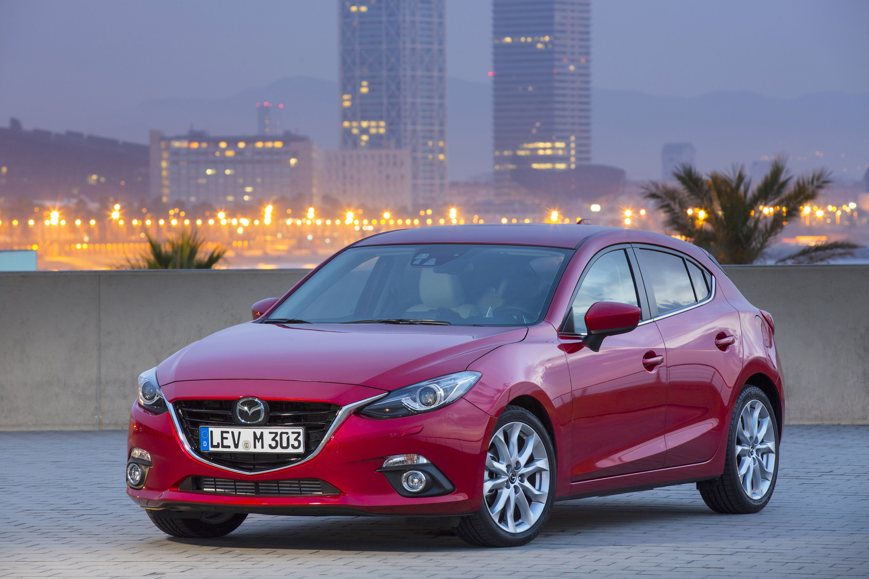 Мазда чей производитель. Mazda 3 Hatchback. Mazda 3 Hatchback 2014. Мазда 3 хэтчбек 2014. Мазда 3 2013.