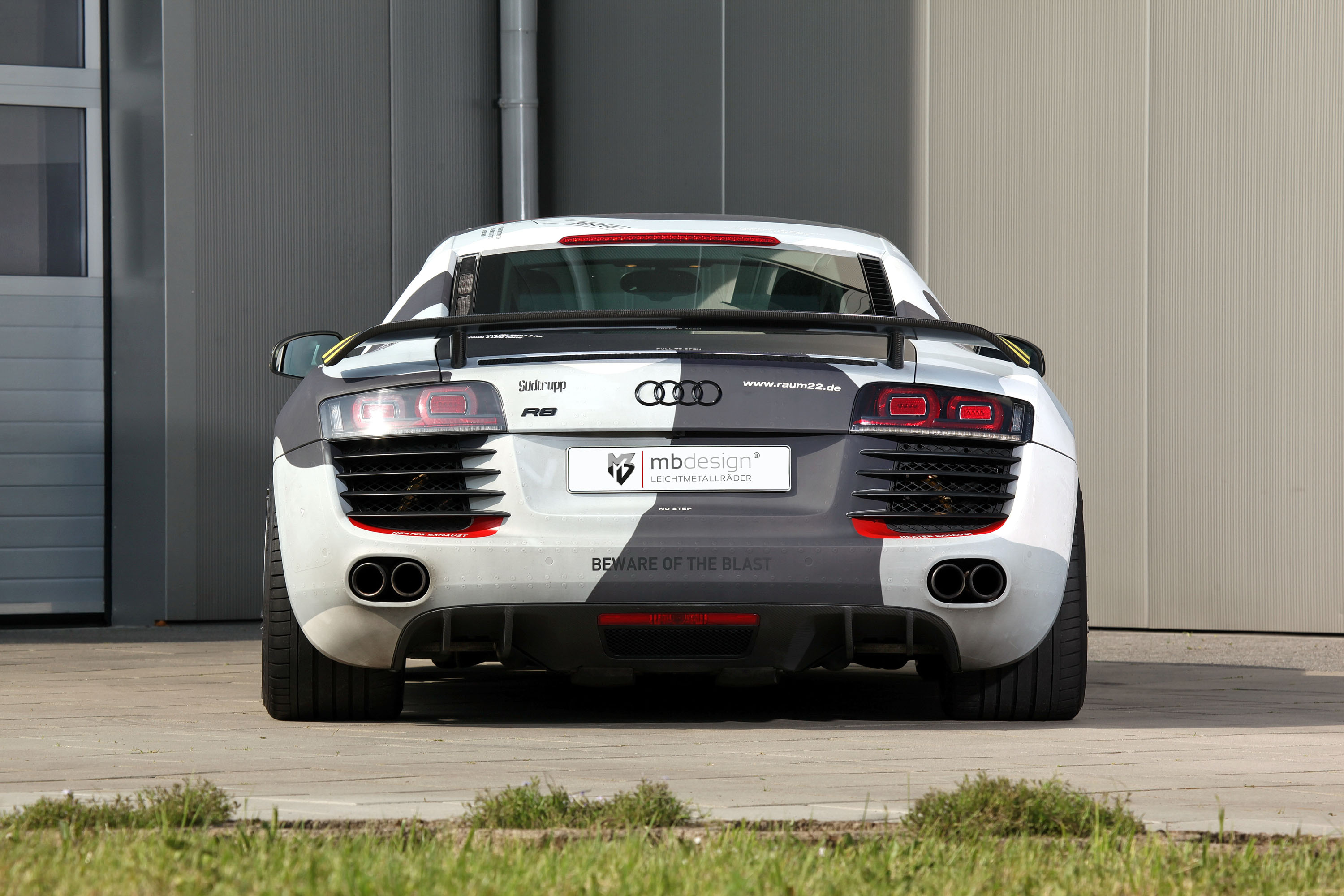 Audi r8 задний бампер