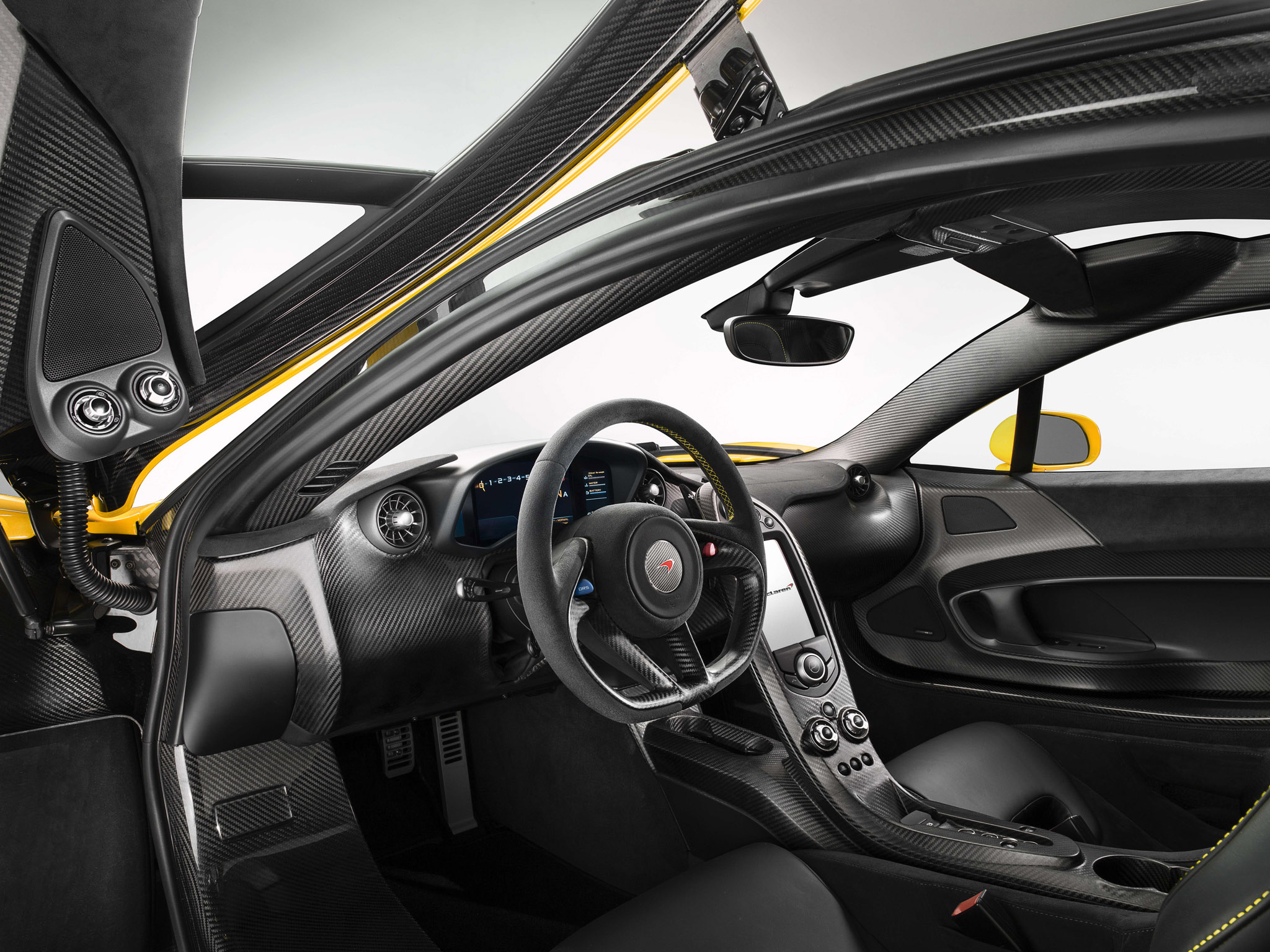 McLaren P1 photo #16