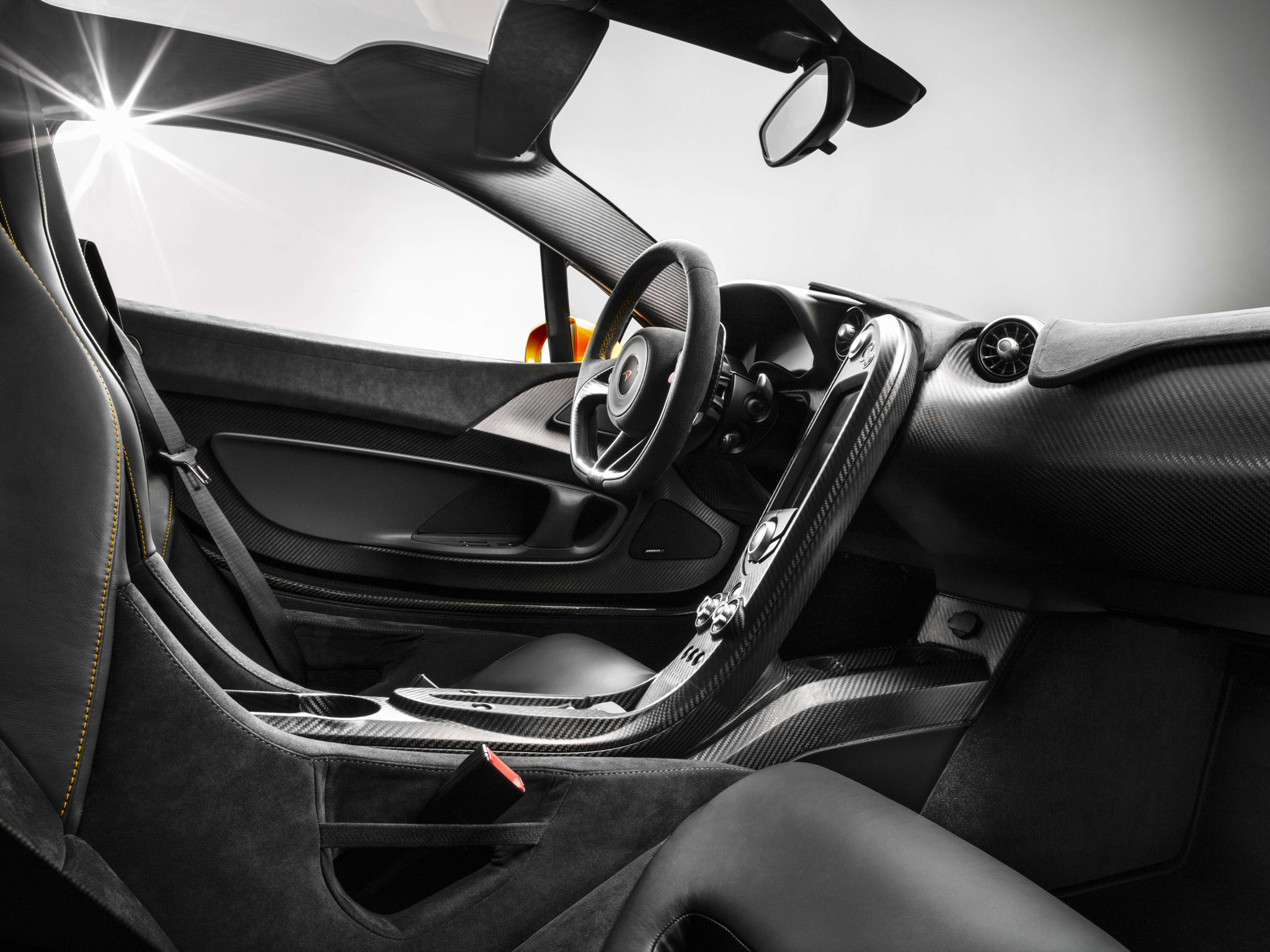 McLaren P1 photo #17