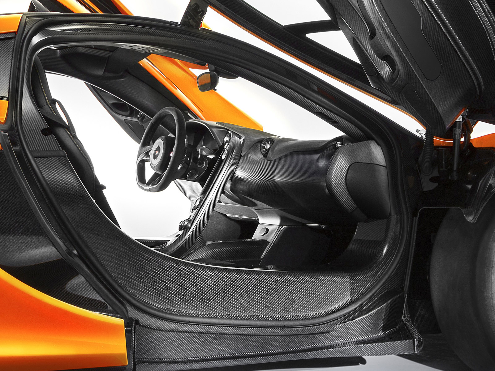 McLaren P1 photo #18