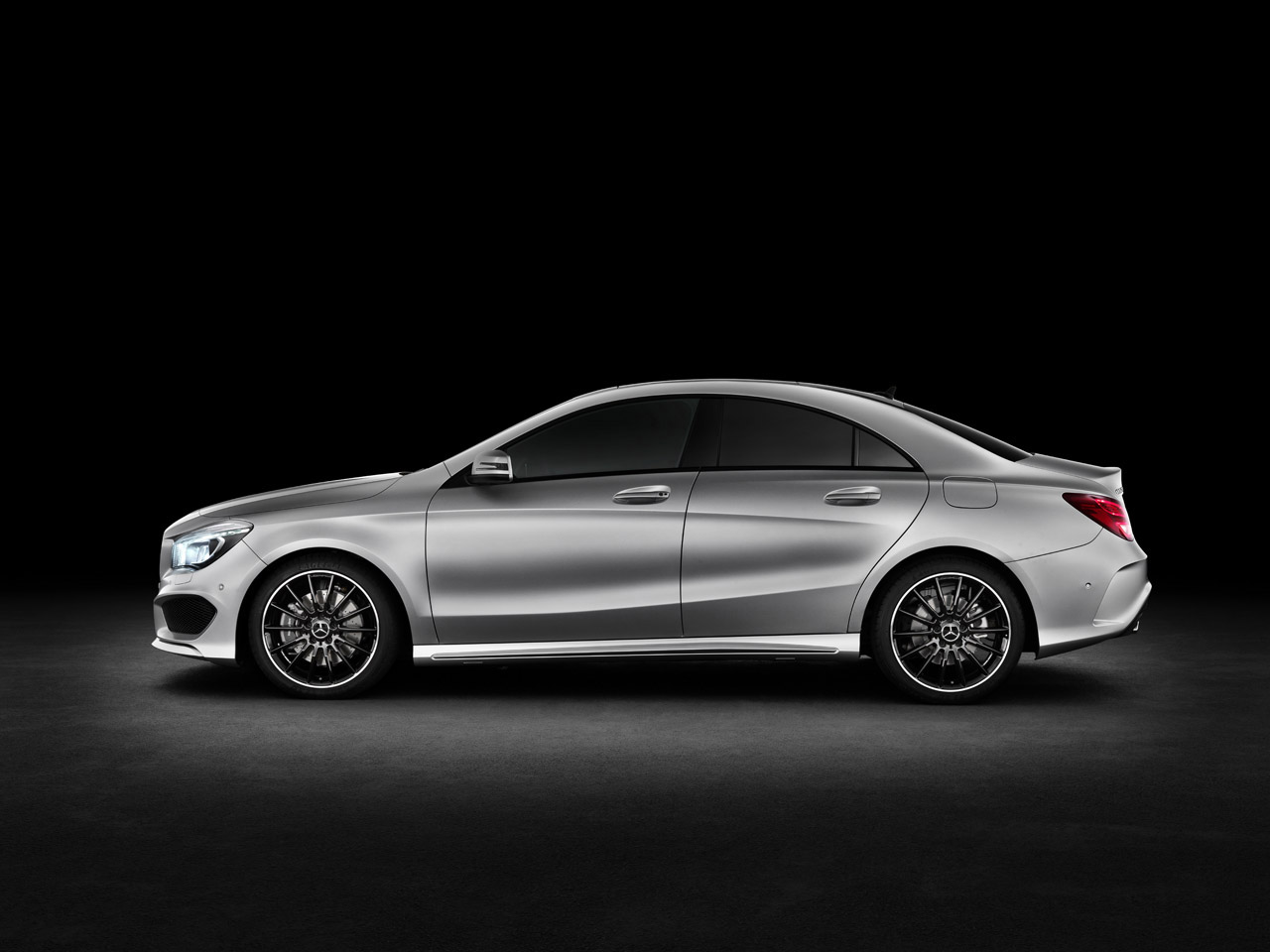 Mercedes-Benz CLA-Class photo #17