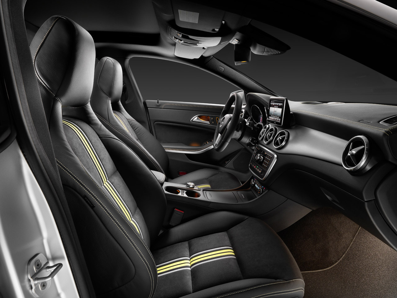 Mercedes-Benz CLA-Class photo #31