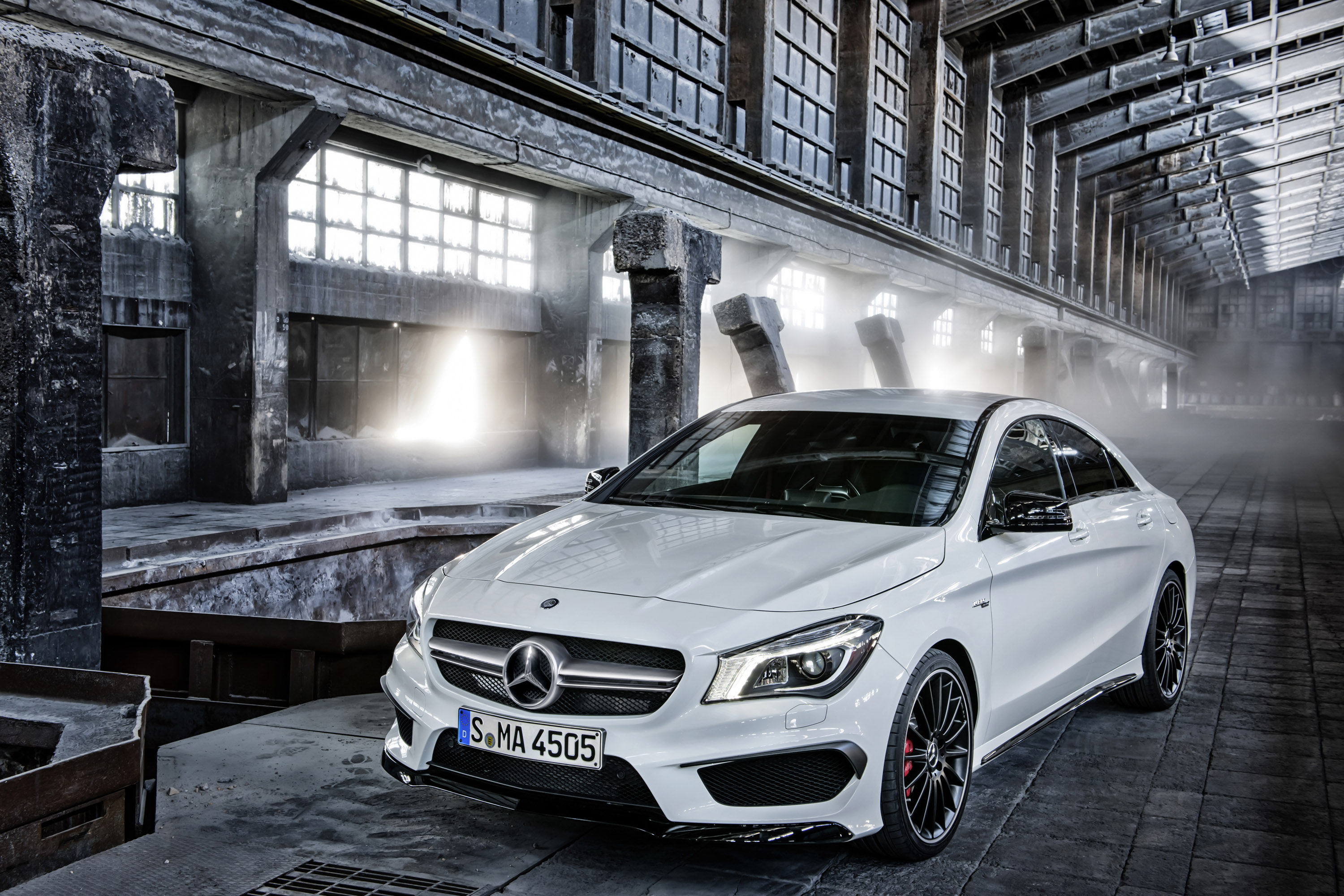 Mercedes-Benz CLA45 AMG photo #2