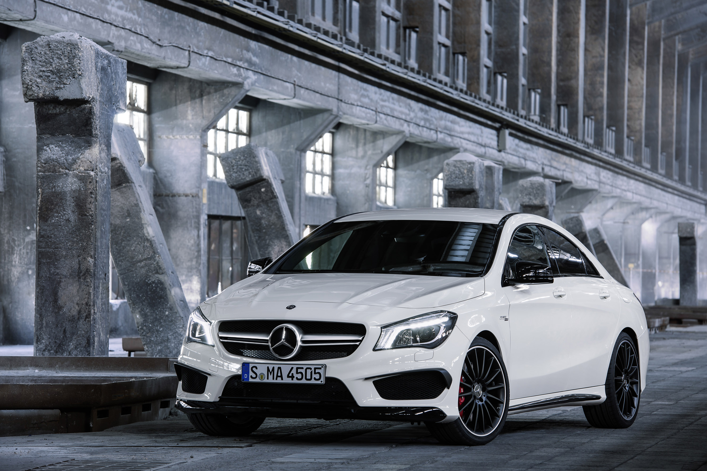 Mercedes-Benz CLA45 AMG photo #3