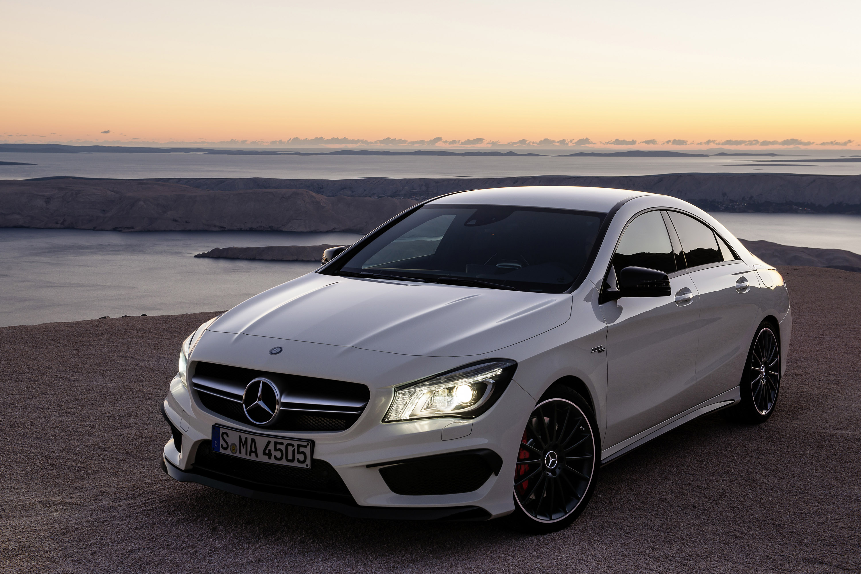 Mercedes-Benz CLA45 AMG photo #4