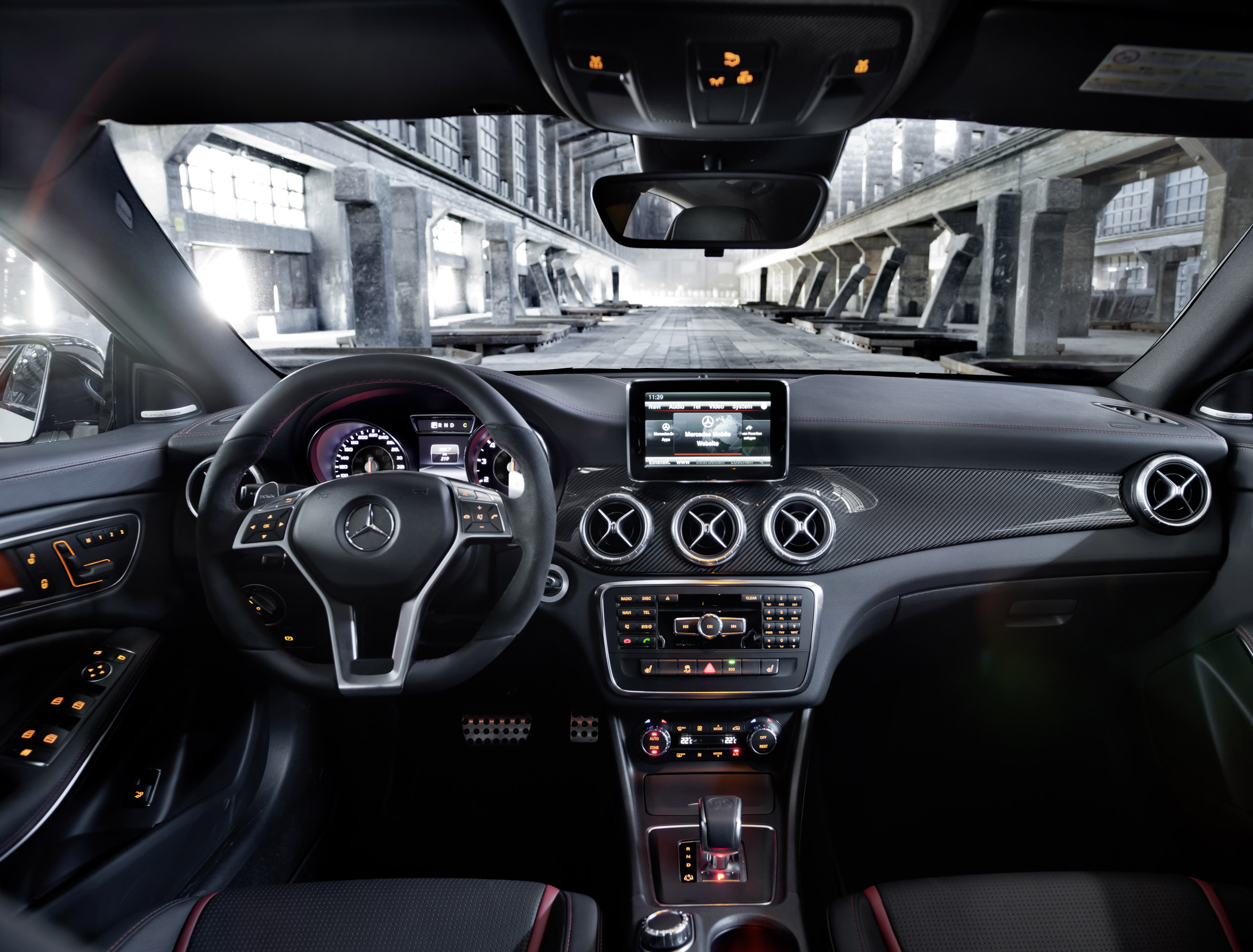 Mercedes-Benz CLA45 AMG photo #18
