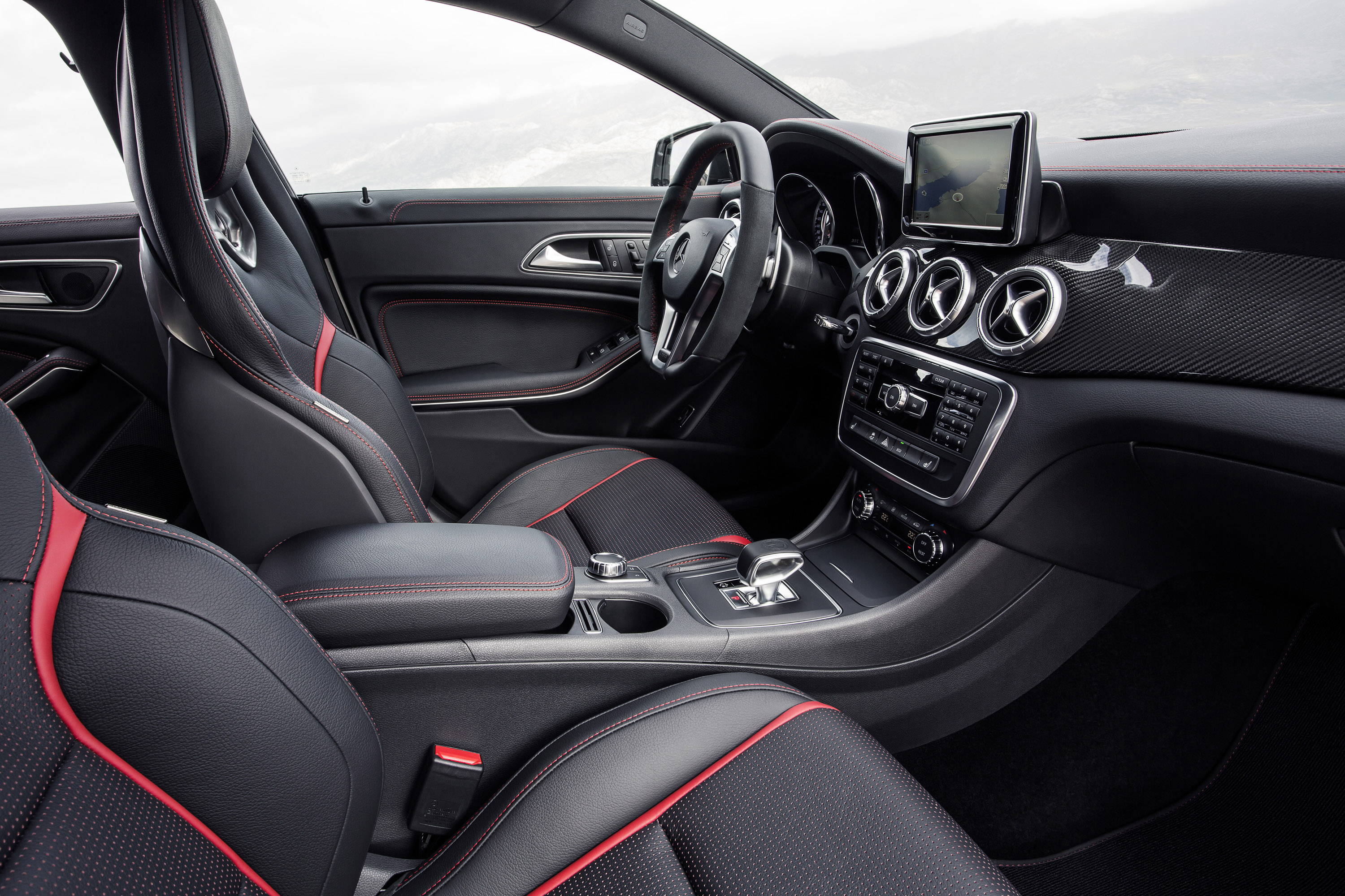 Mercedes-Benz CLA45 AMG photo #19