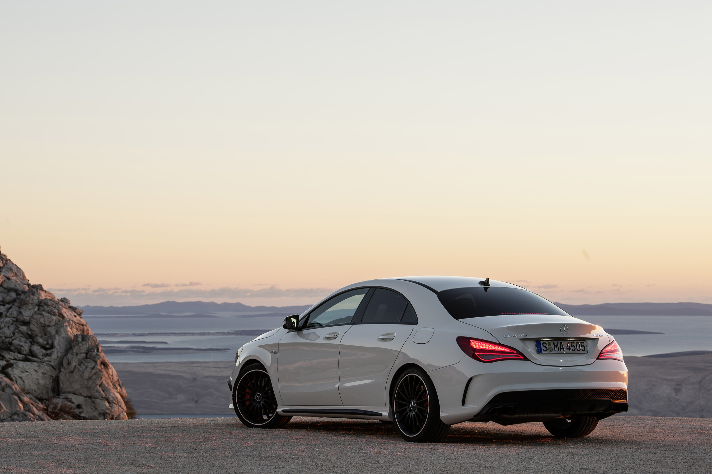 Mercedes-Benz CLA45 AMG photo #23