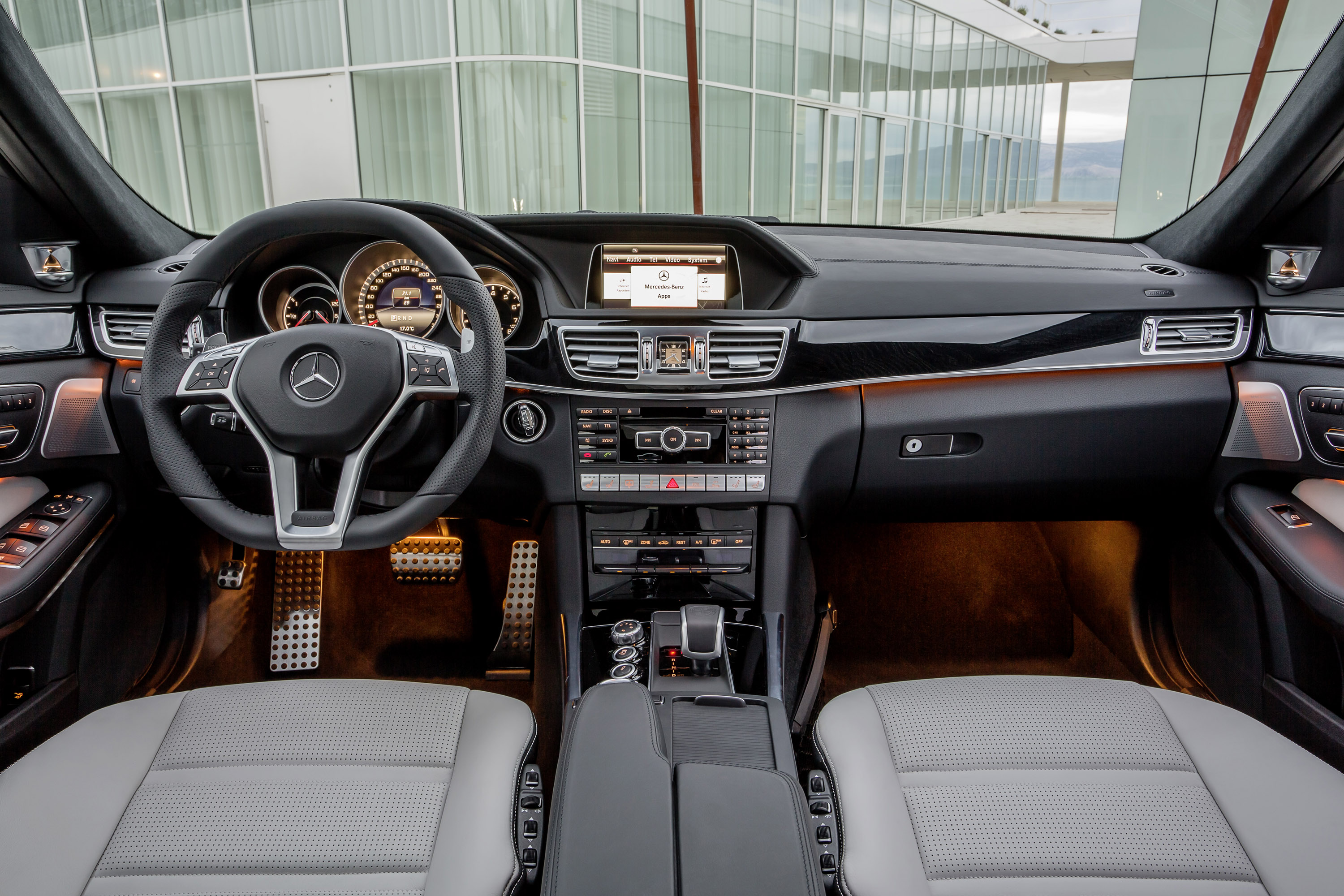Mercedes-Benz E 63 AMG photo #22